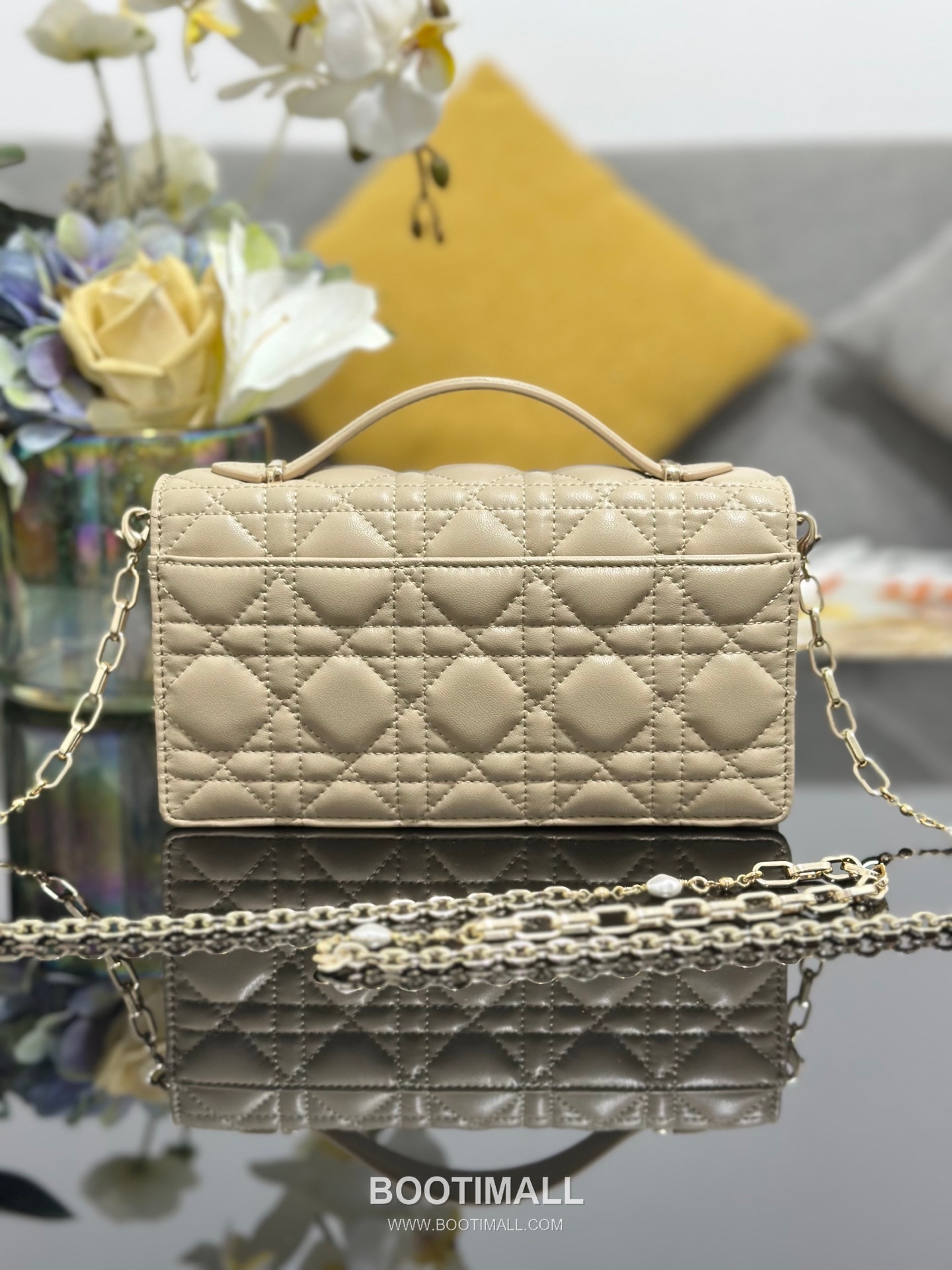 Dior Miss Dior Lambskin Chain Flap Shoulder Bag with Top Handle Charm 디올 미스디올 램스킨 체인 플랩 탑핸들 참 숄더백 블랙 M0997 21cm 2