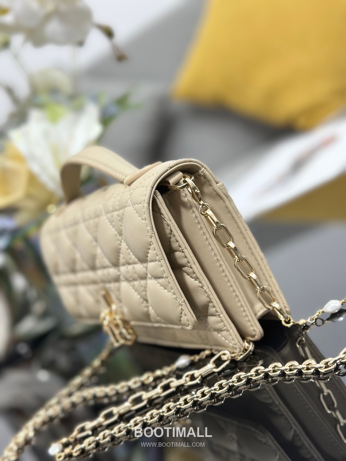 Dior Miss Dior Lambskin Chain Flap Shoulder Bag with Top Handle Charm 디올 미스디올 램스킨 체인 플랩 탑핸들 참 숄더백 블랙 M0997 21cm 3