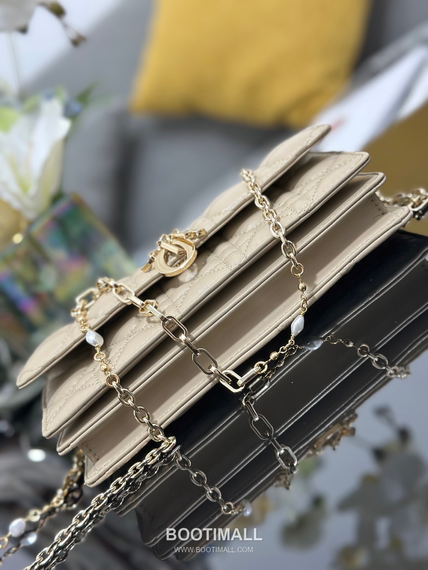 Dior Miss Dior Lambskin Chain Flap Shoulder Bag with Top Handle Charm 디올 미스디올 램스킨 체인 플랩 탑핸들 참 숄더백 블랙 M0997 21cm 4