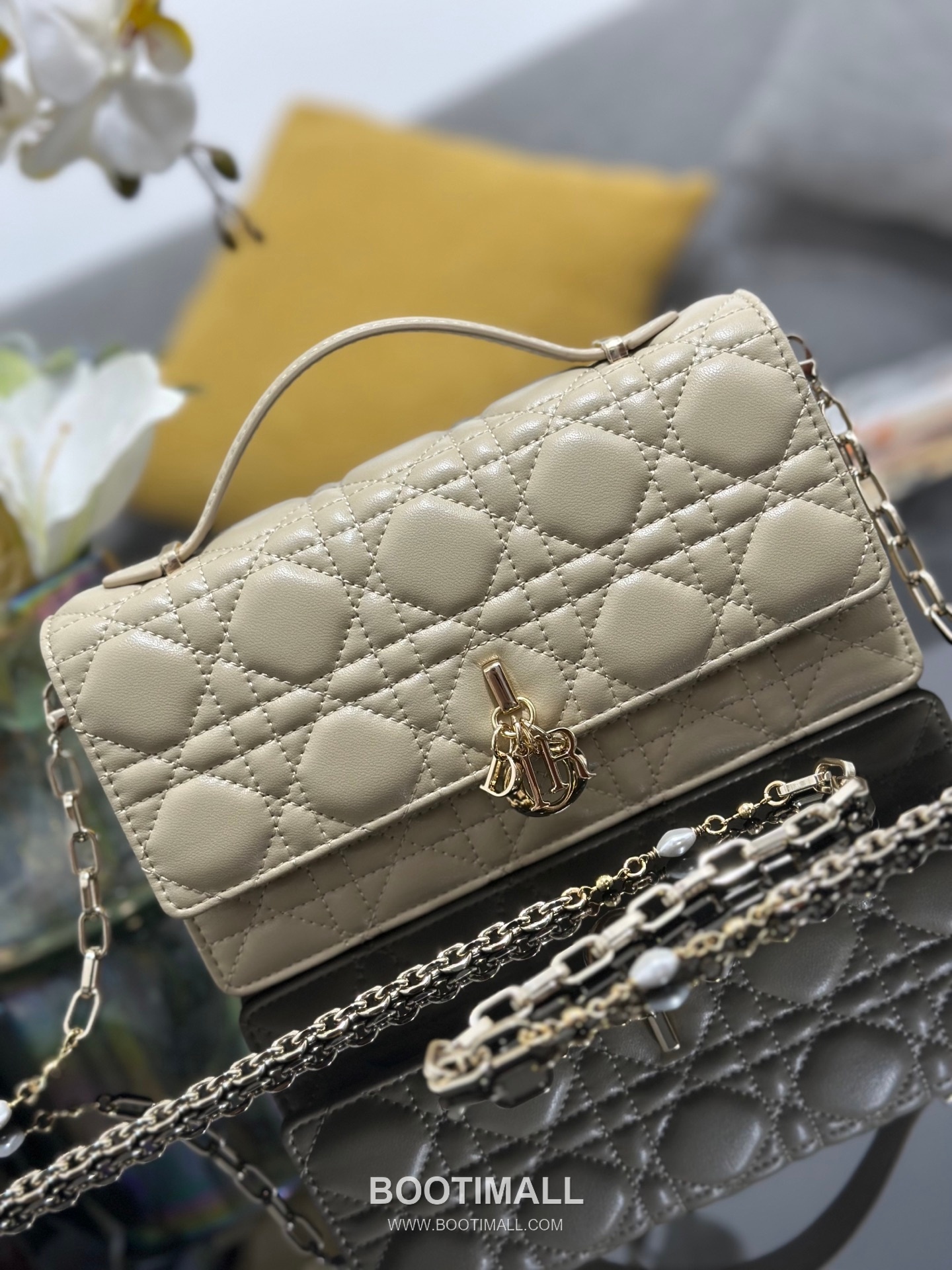 Dior Miss Dior Lambskin Chain Flap Shoulder Bag with Top Handle Charm 디올 미스디올 램스킨 체인 플랩 탑핸들 참 숄더백 블랙 M0997 21cm 5