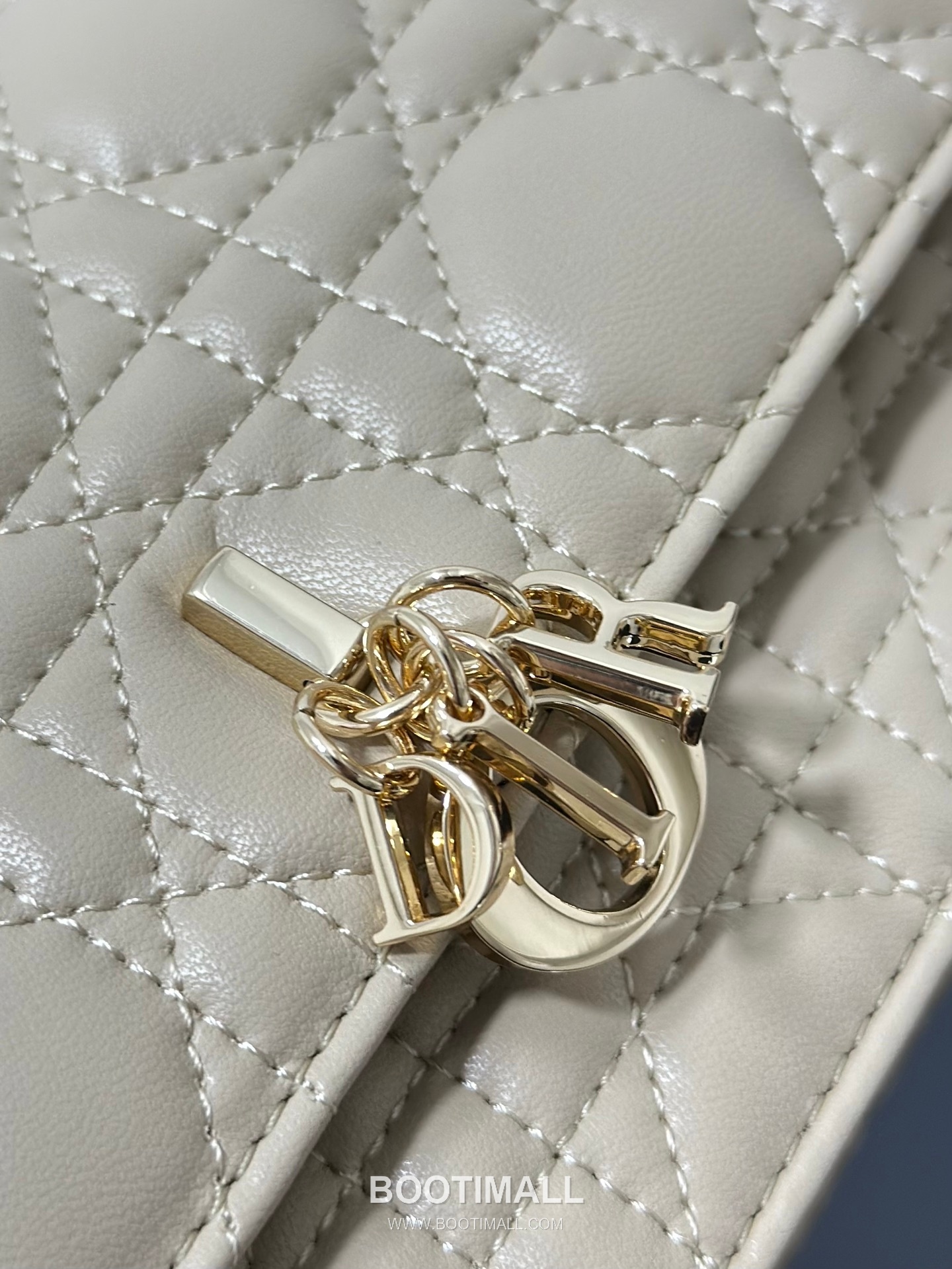 Dior Miss Dior Lambskin Chain Flap Shoulder Bag with Top Handle Charm 디올 미스디올 램스킨 체인 플랩 탑핸들 참 숄더백 블랙 M0997 21cm 6