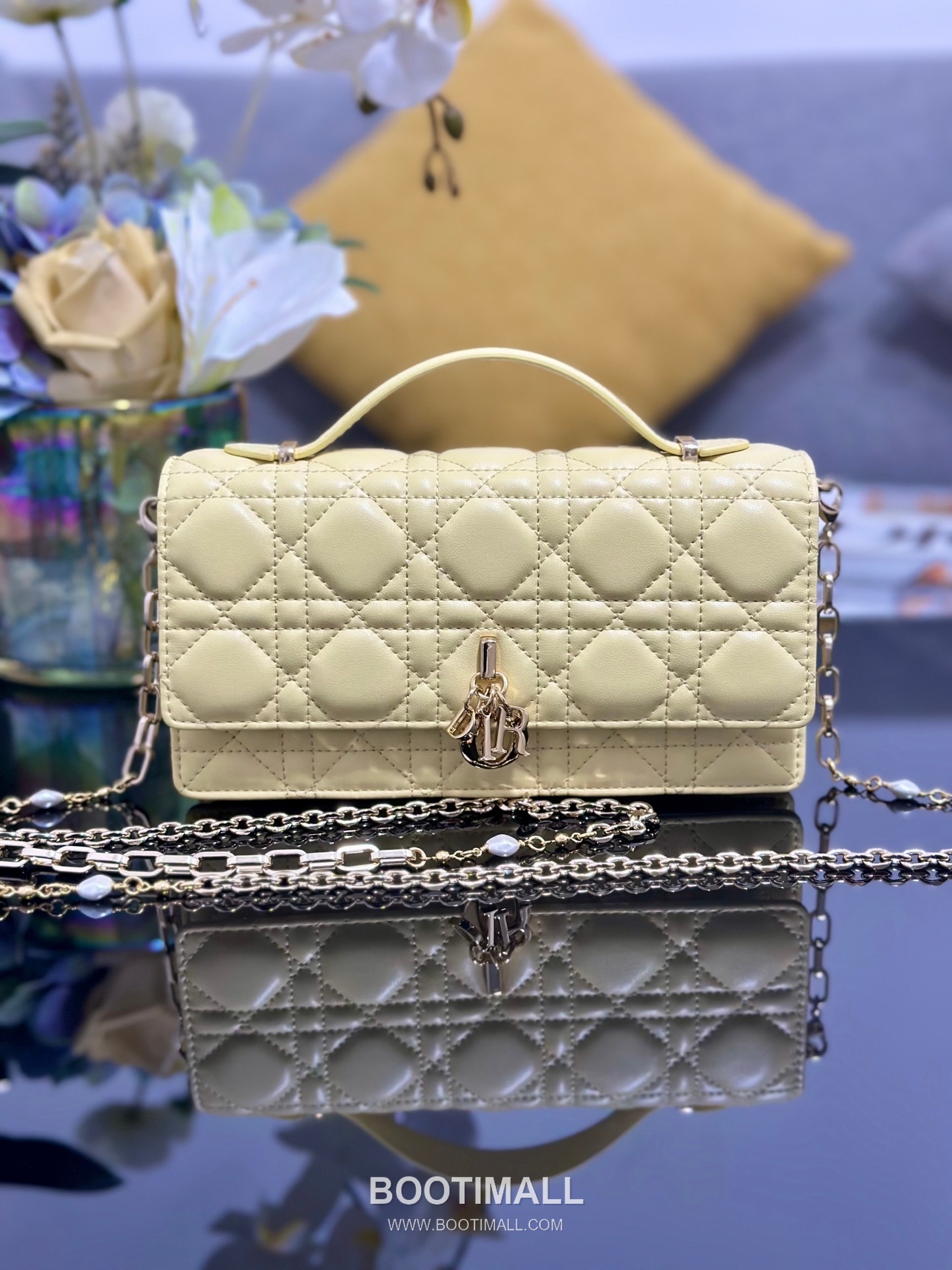 Dior Miss Dior Lambskin Chain Flap Shoulder Bag with Top Handle Charm 디올 미스디올 램스킨 체인 플랩 탑핸들 참 숄더백 블랙 M0997 21cm 1