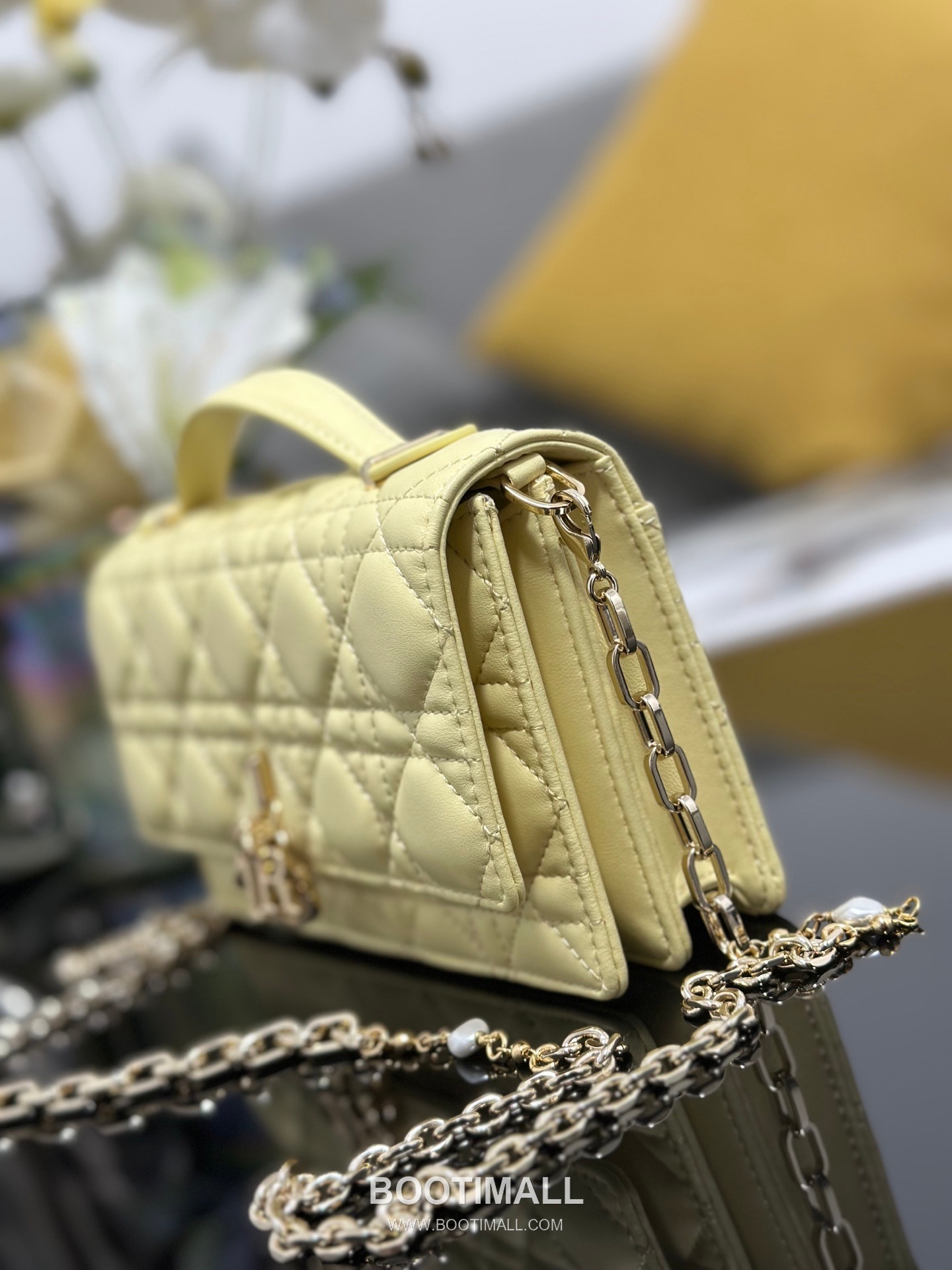 Dior Miss Dior Lambskin Chain Flap Shoulder Bag with Top Handle Charm 디올 미스디올 램스킨 체인 플랩 탑핸들 참 숄더백 블랙 M0997 21cm 3