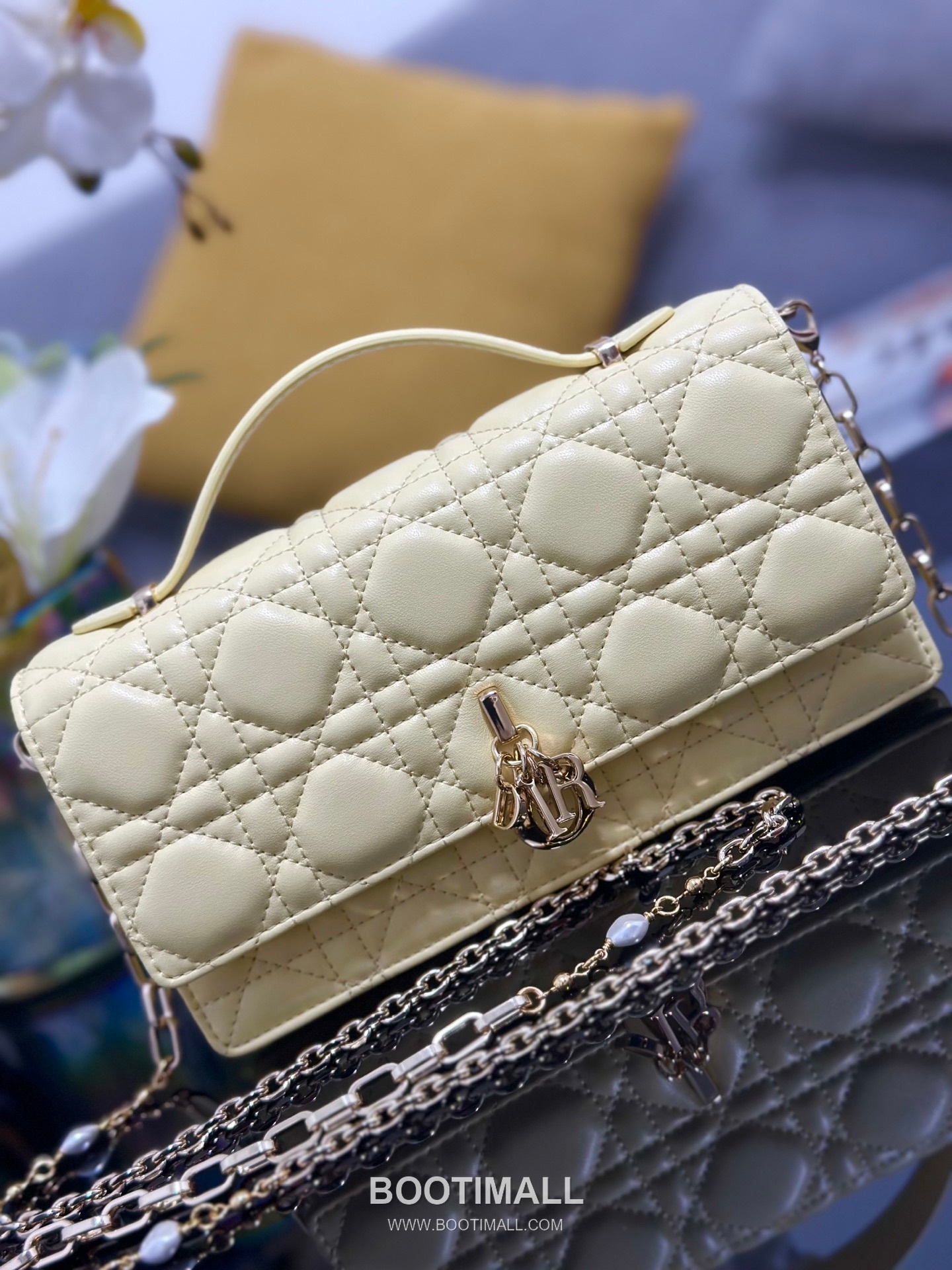 Dior Miss Dior Lambskin Chain Flap Shoulder Bag with Top Handle Charm 디올 미스디올 램스킨 체인 플랩 탑핸들 참 숄더백 블랙 M0997 21cm 5