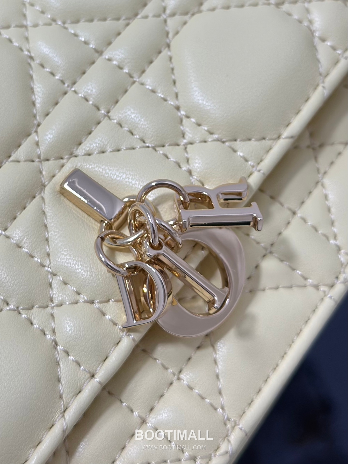 Dior Miss Dior Lambskin Chain Flap Shoulder Bag with Top Handle Charm 디올 미스디올 램스킨 체인 플랩 탑핸들 참 숄더백 블랙 M0997 21cm 6