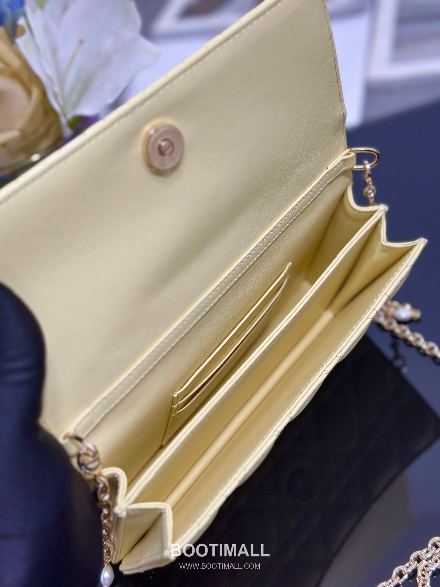 Dior Miss Dior Lambskin Chain Flap Shoulder Bag with Top Handle Charm 디올 미스디올 램스킨 체인 플랩 탑핸들 참 숄더백 블랙 M0997 21cm 8