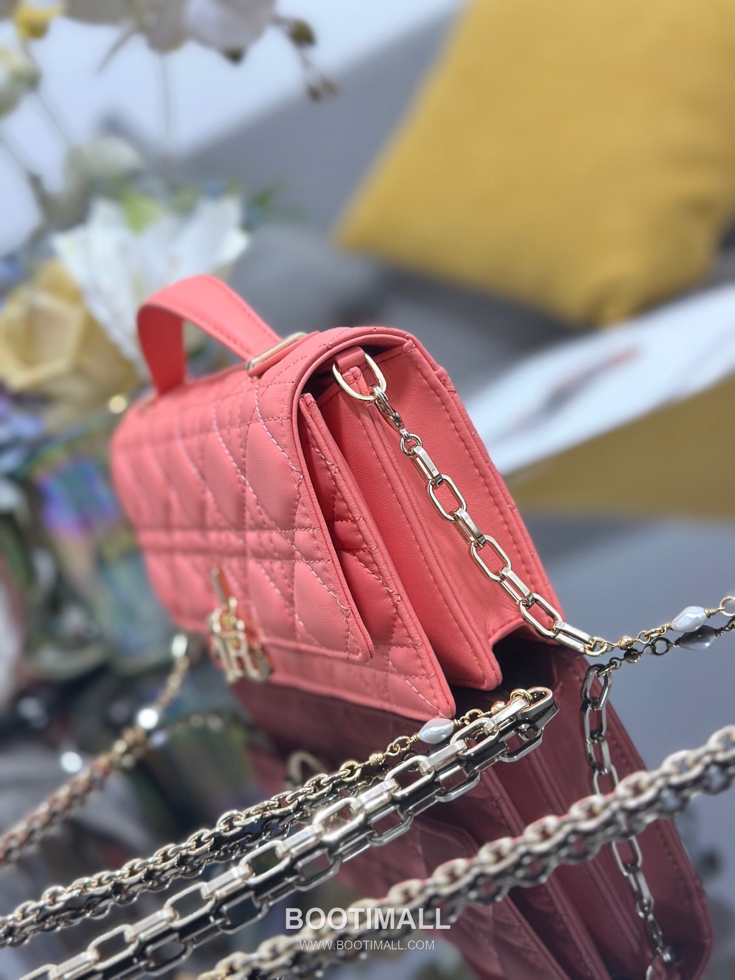 Dior Miss Dior Lambskin Chain Flap Shoulder Bag with Top Handle Charm 디올 미스디올 램스킨 체인 플랩 탑핸들 참 숄더백 블랙 M0997 21cm 3