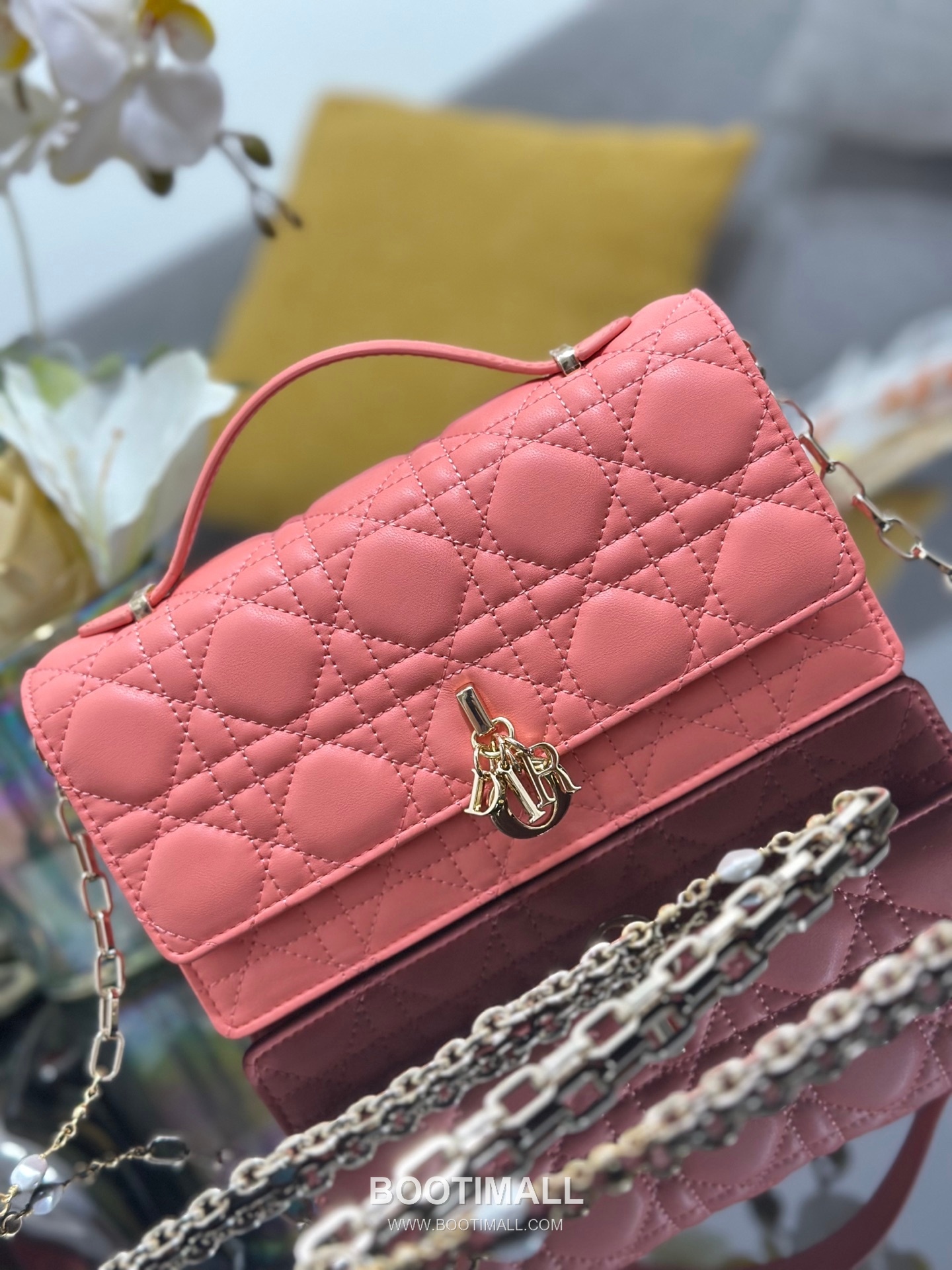 Dior Miss Dior Lambskin Chain Flap Shoulder Bag with Top Handle Charm 디올 미스디올 램스킨 체인 플랩 탑핸들 참 숄더백 블랙 M0997 21cm 5