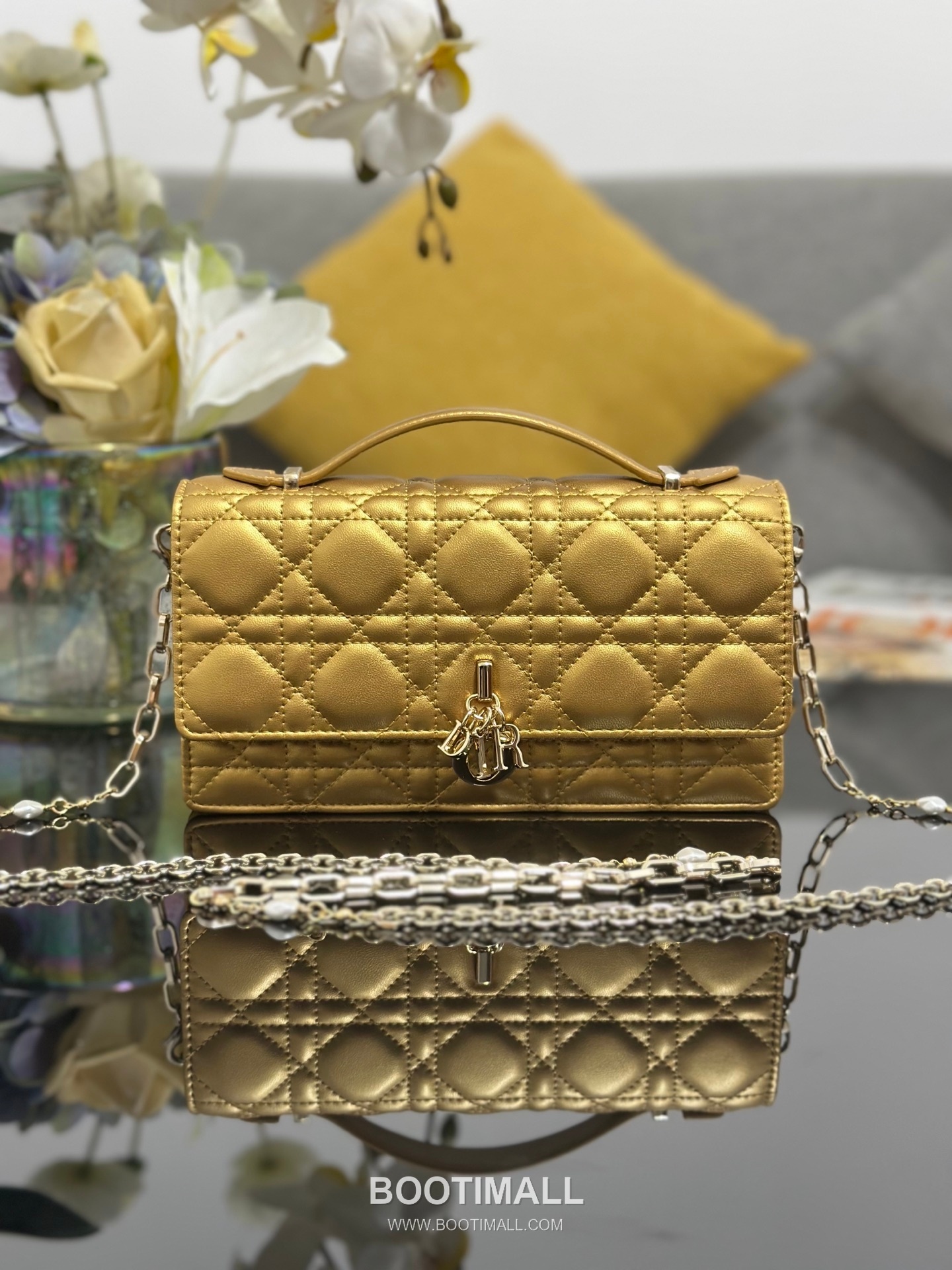 Dior Miss Dior Lambskin Chain Flap Shoulder Bag with Top Handle Charm 디올 미스디올 램스킨 체인 플랩 탑핸들 참 숄더백 블랙 M0997 21cm 1