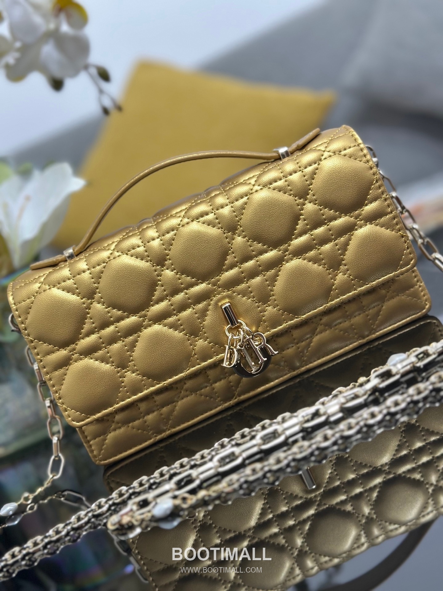 Dior Miss Dior Lambskin Chain Flap Shoulder Bag with Top Handle Charm 디올 미스디올 램스킨 체인 플랩 탑핸들 참 숄더백 블랙 M0997 21cm 5