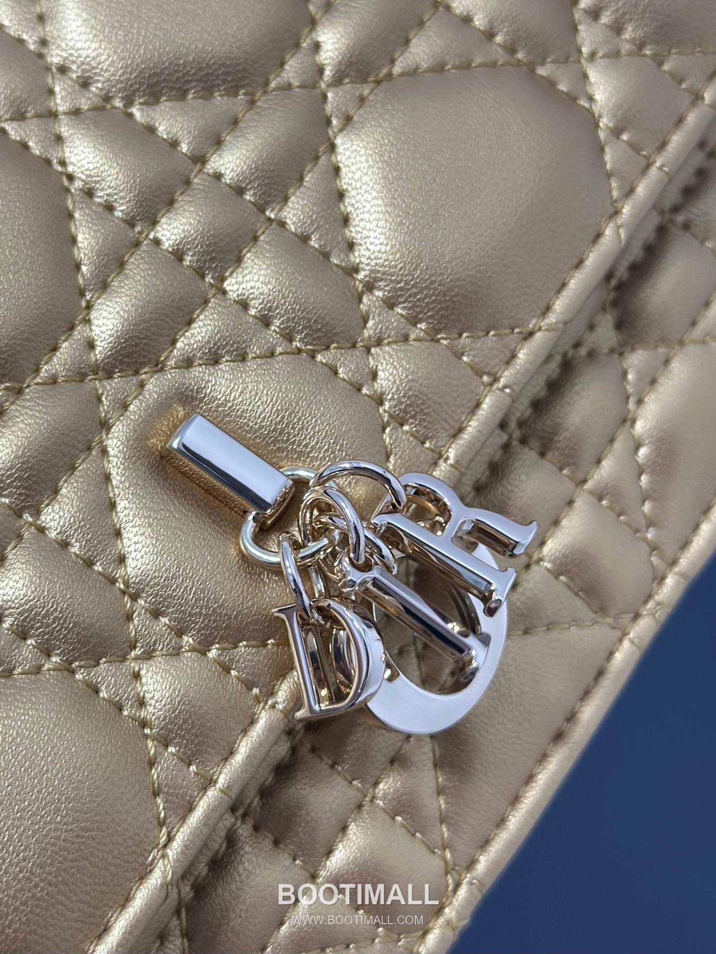 Dior Miss Dior Lambskin Chain Flap Shoulder Bag with Top Handle Charm 디올 미스디올 램스킨 체인 플랩 탑핸들 참 숄더백 블랙 M0997 21cm 6