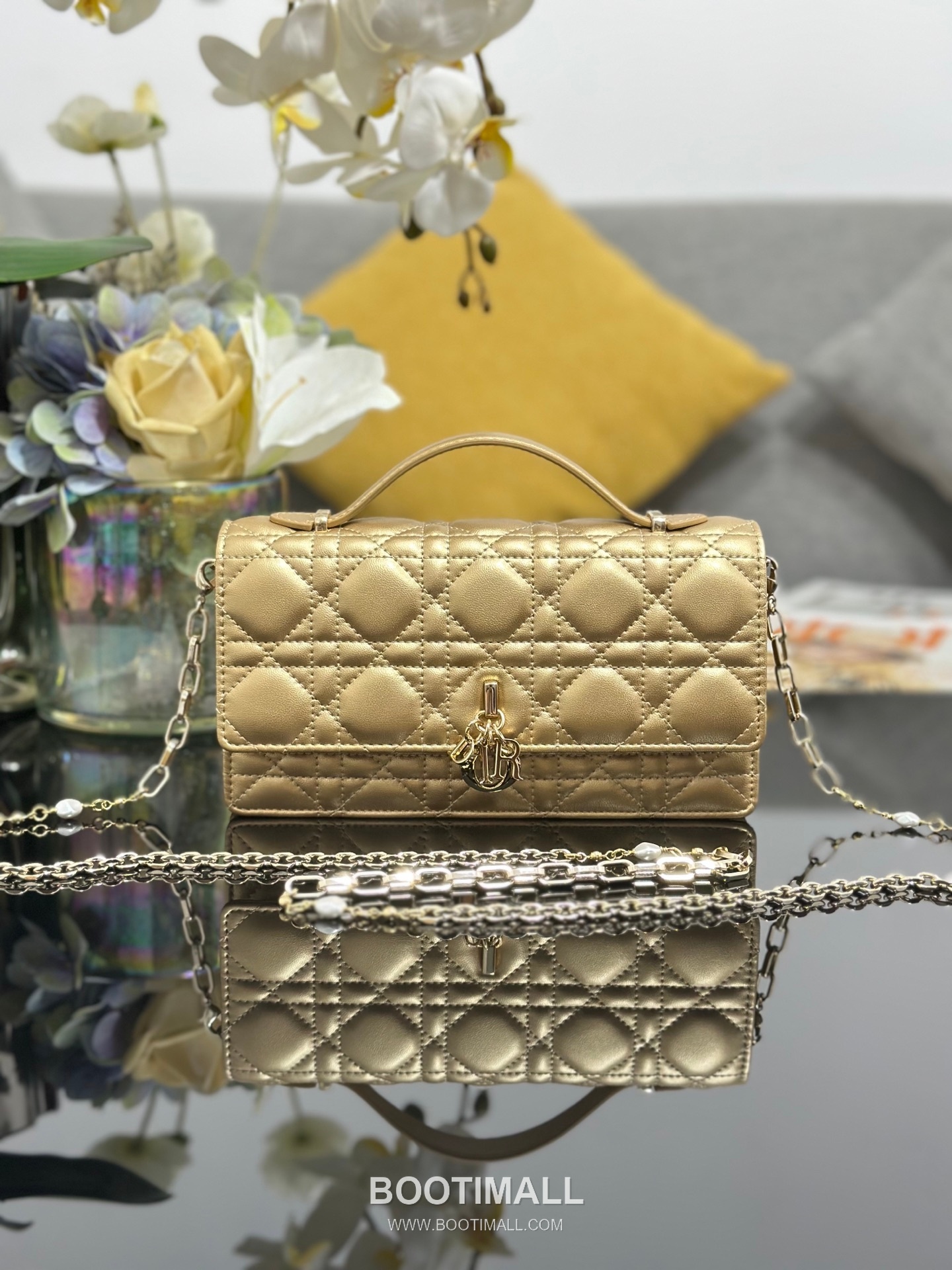 Dior Miss Dior Lambskin Chain Flap Shoulder Bag with Top Handle Charm 디올 미스디올 램스킨 체인 플랩 탑핸들 참 숄더백 블랙 M0997 21cm 1
