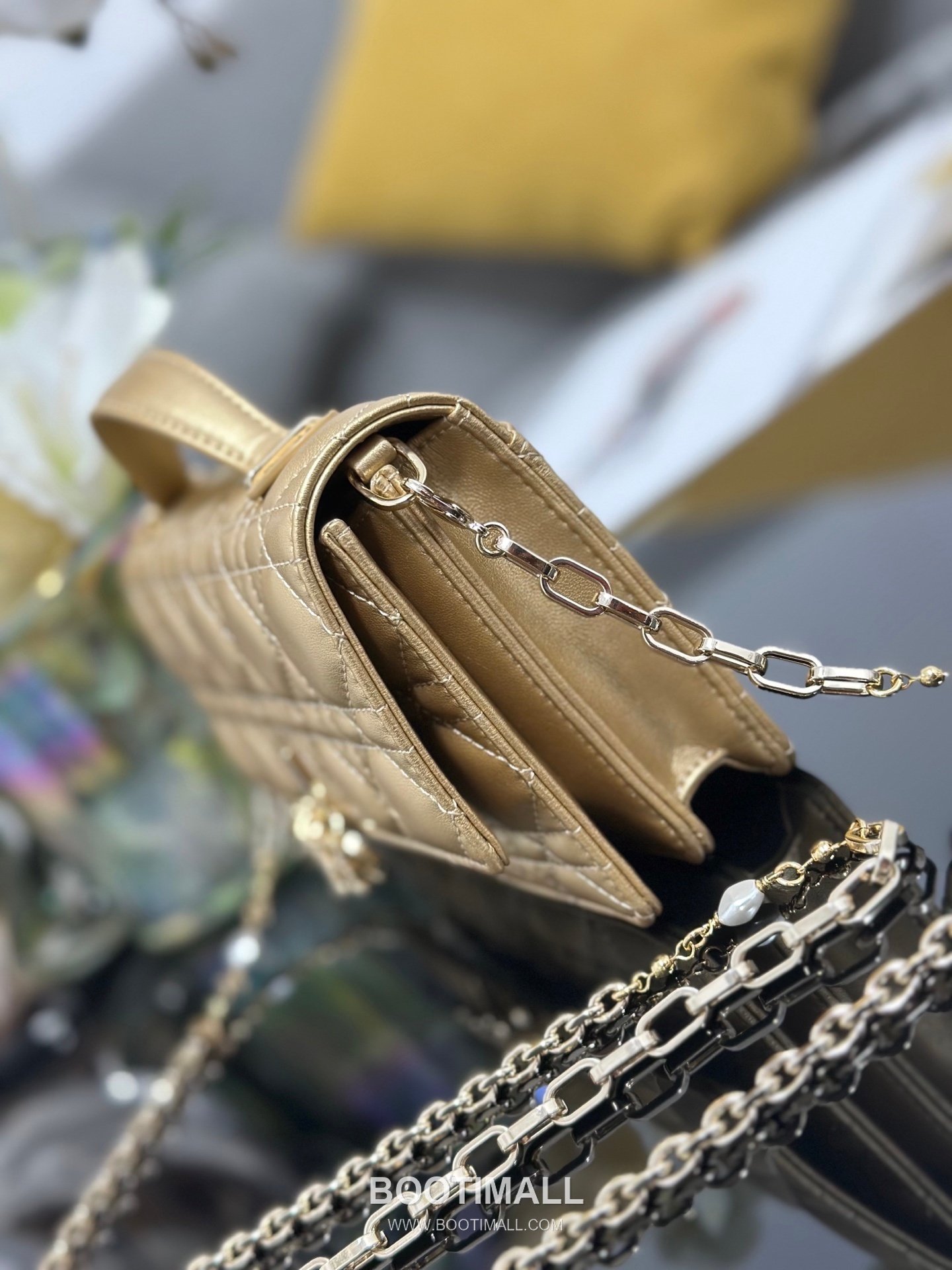 Dior Miss Dior Lambskin Chain Flap Shoulder Bag with Top Handle Charm 디올 미스디올 램스킨 체인 플랩 탑핸들 참 숄더백 블랙 M0997 21cm 3