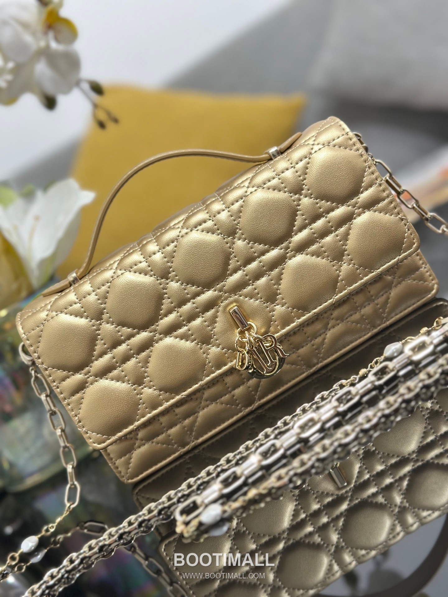 Dior Miss Dior Lambskin Chain Flap Shoulder Bag with Top Handle Charm 디올 미스디올 램스킨 체인 플랩 탑핸들 참 숄더백 블랙 M0997 21cm 5