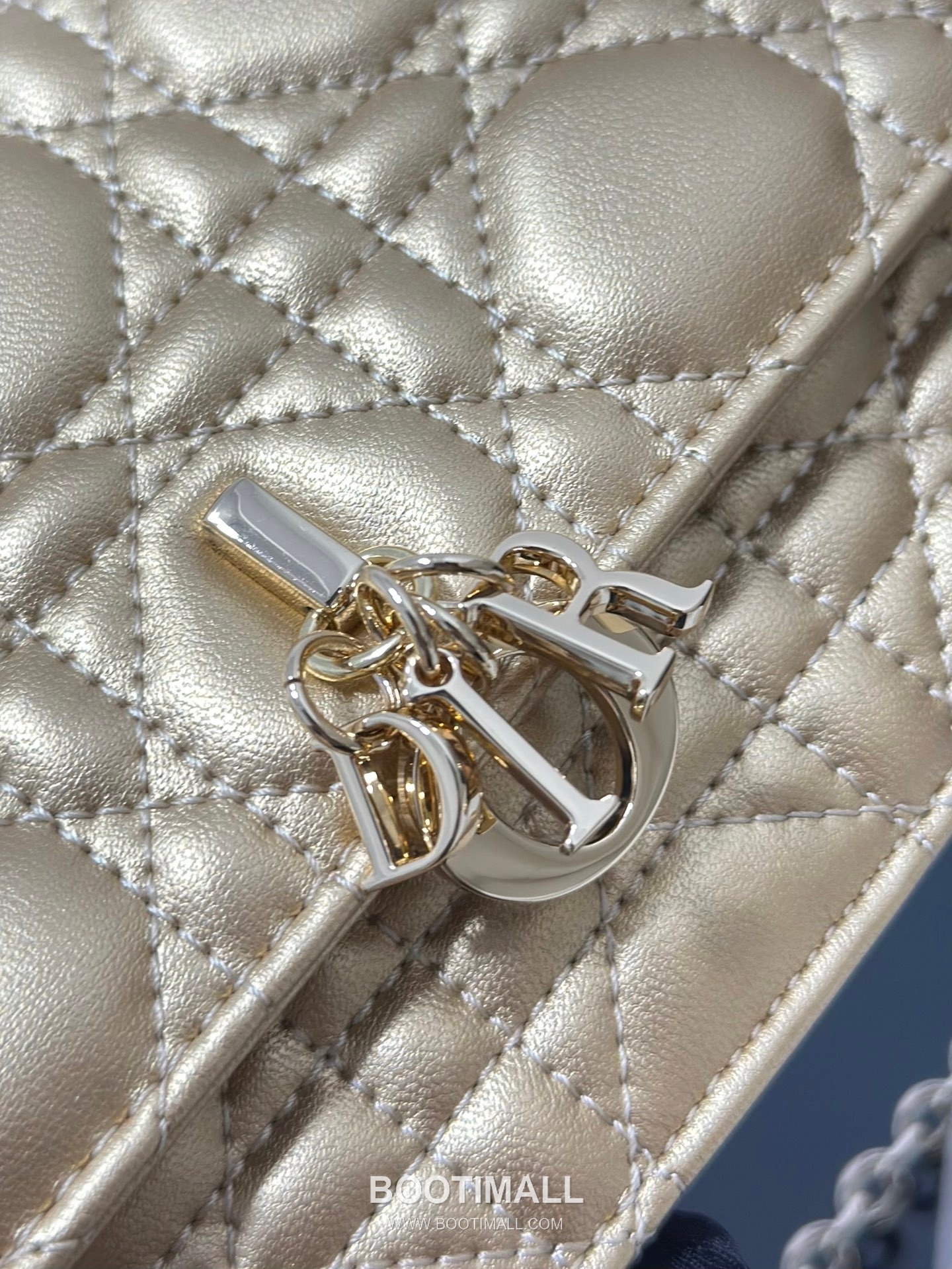 Dior Miss Dior Lambskin Chain Flap Shoulder Bag with Top Handle Charm 디올 미스디올 램스킨 체인 플랩 탑핸들 참 숄더백 블랙 M0997 21cm 6