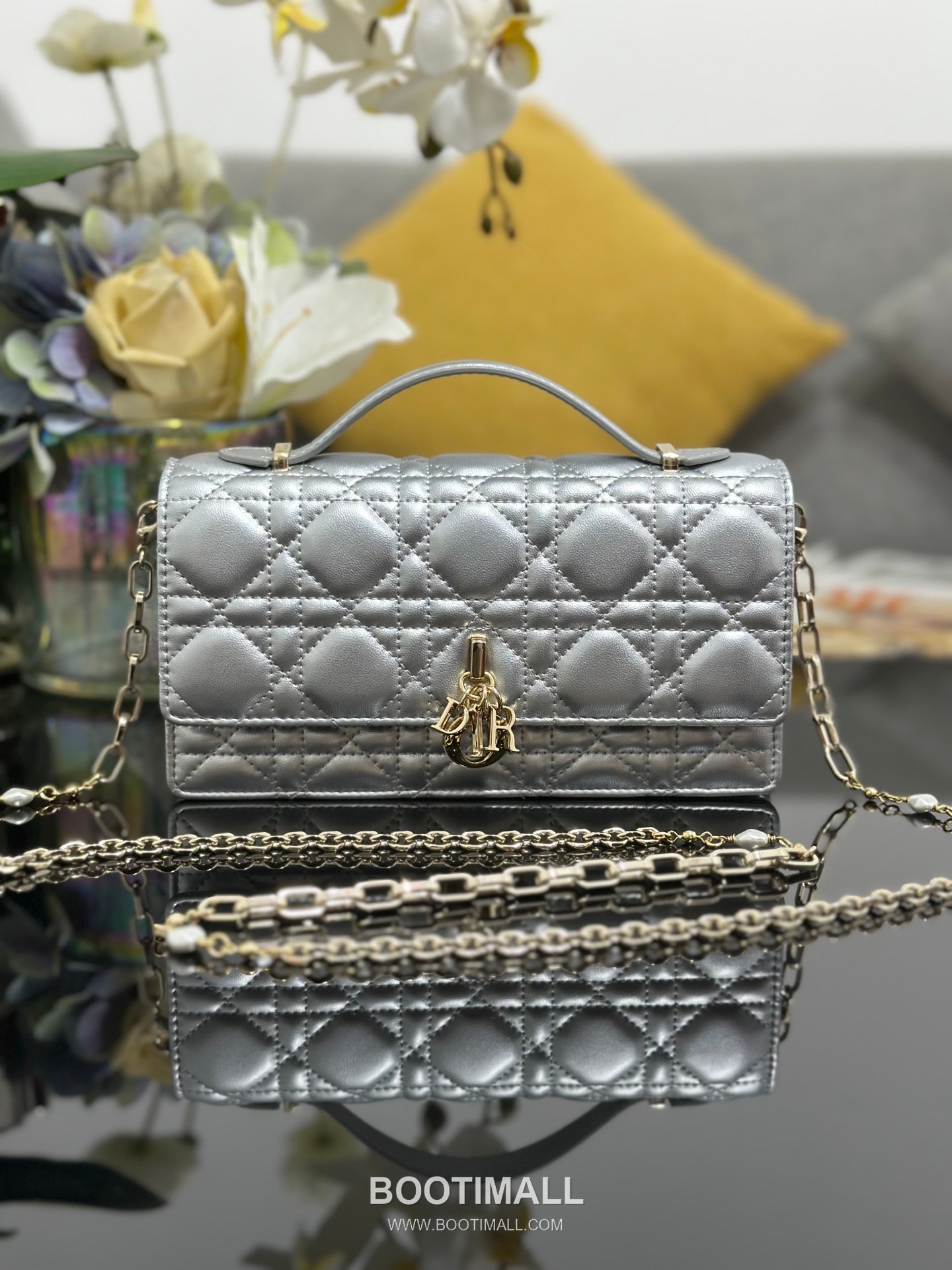 Dior Miss Dior Lambskin Chain Flap Shoulder Bag with Top Handle Charm 디올 미스디올 램스킨 체인 플랩 탑핸들 참 숄더백 블랙 M0997 21cm 1