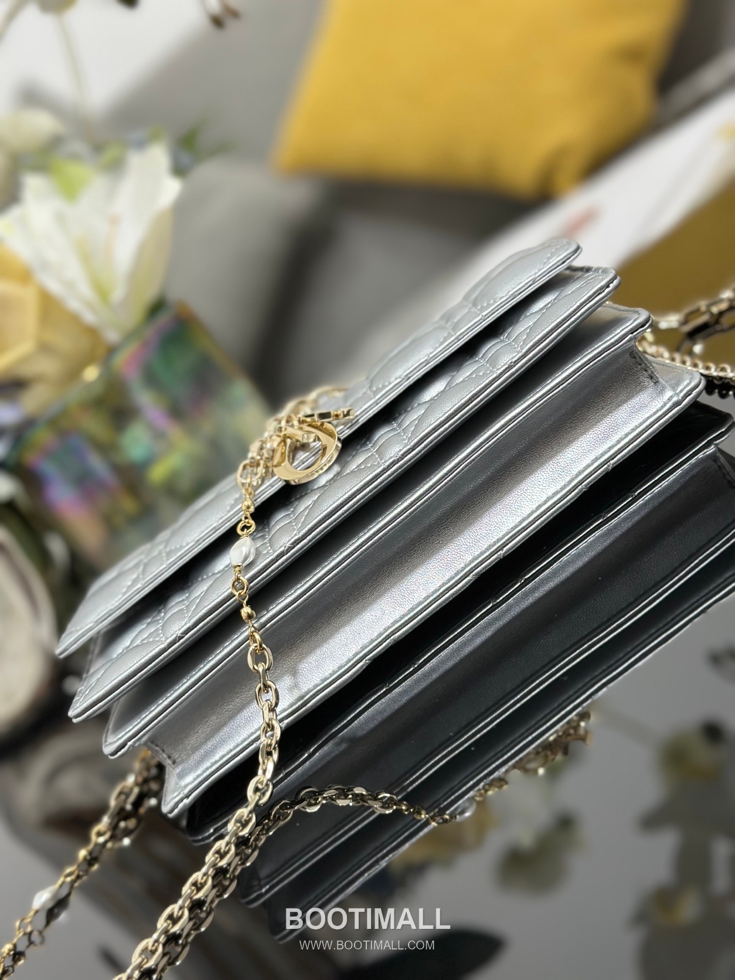 Dior Miss Dior Lambskin Chain Flap Shoulder Bag with Top Handle Charm 디올 미스디올 램스킨 체인 플랩 탑핸들 참 숄더백 블랙 M0997 21cm 4