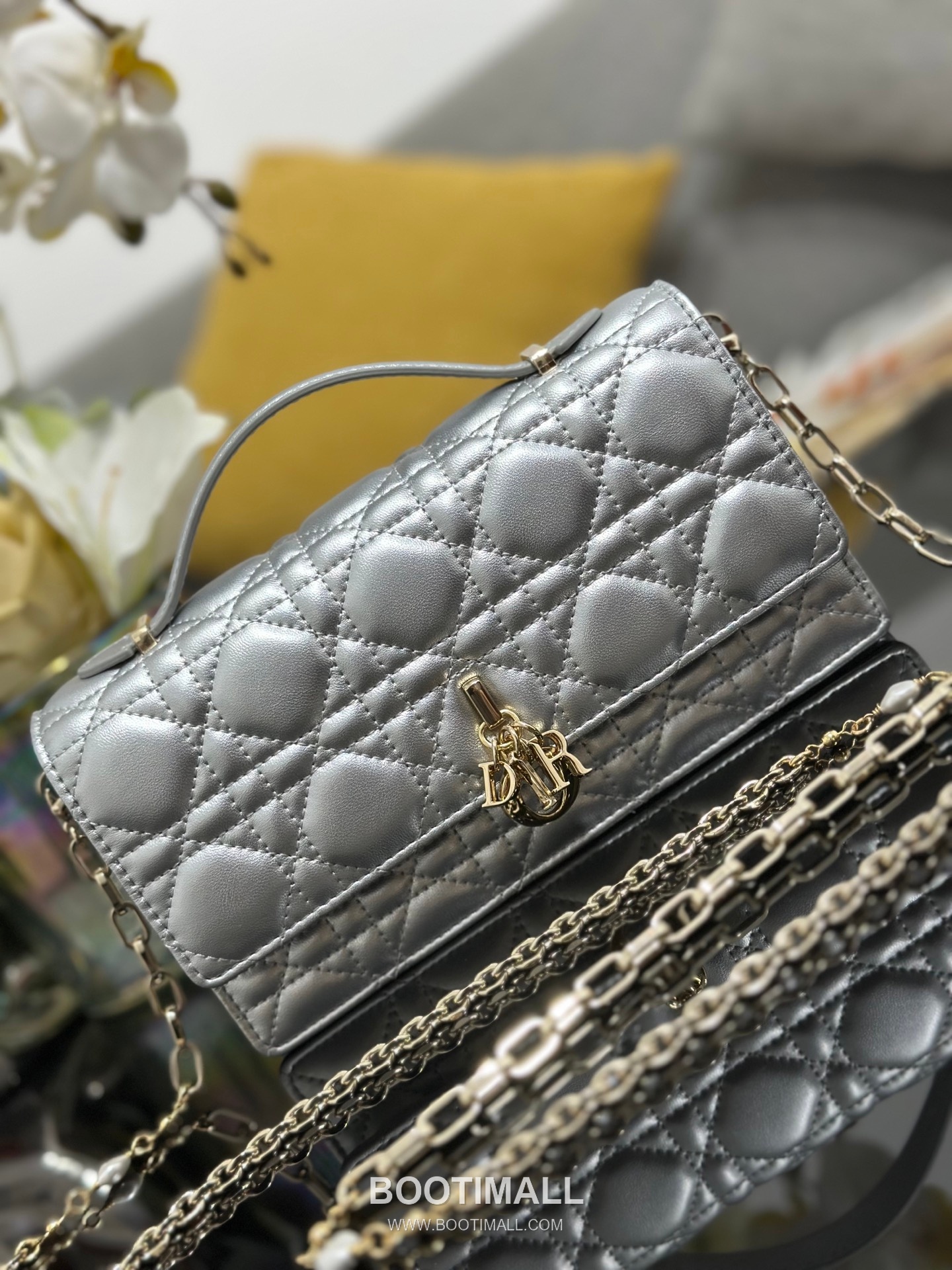 Dior Miss Dior Lambskin Chain Flap Shoulder Bag with Top Handle Charm 디올 미스디올 램스킨 체인 플랩 탑핸들 참 숄더백 블랙 M0997 21cm 5