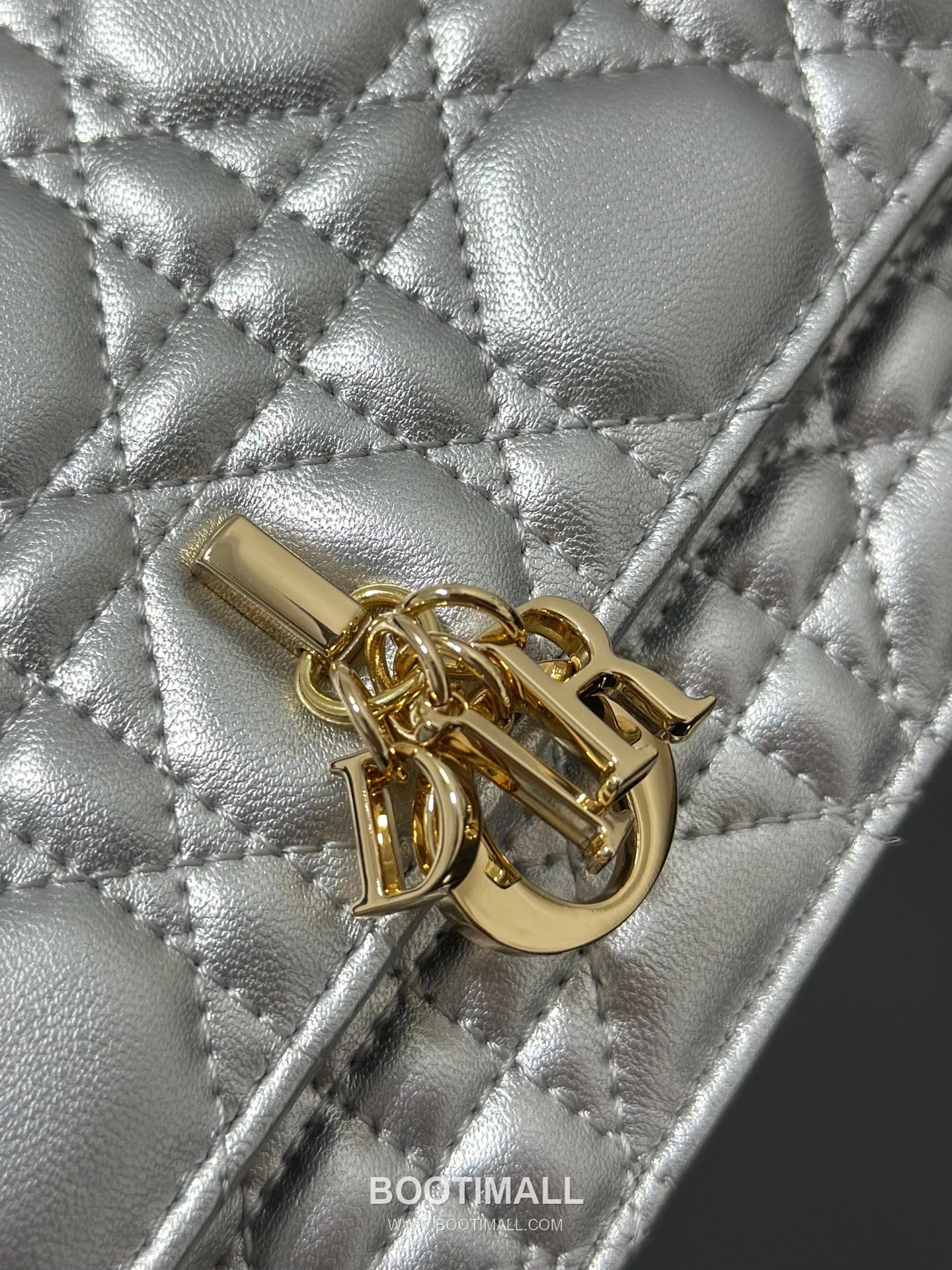 Dior Miss Dior Lambskin Chain Flap Shoulder Bag with Top Handle Charm 디올 미스디올 램스킨 체인 플랩 탑핸들 참 숄더백 블랙 M0997 21cm 6