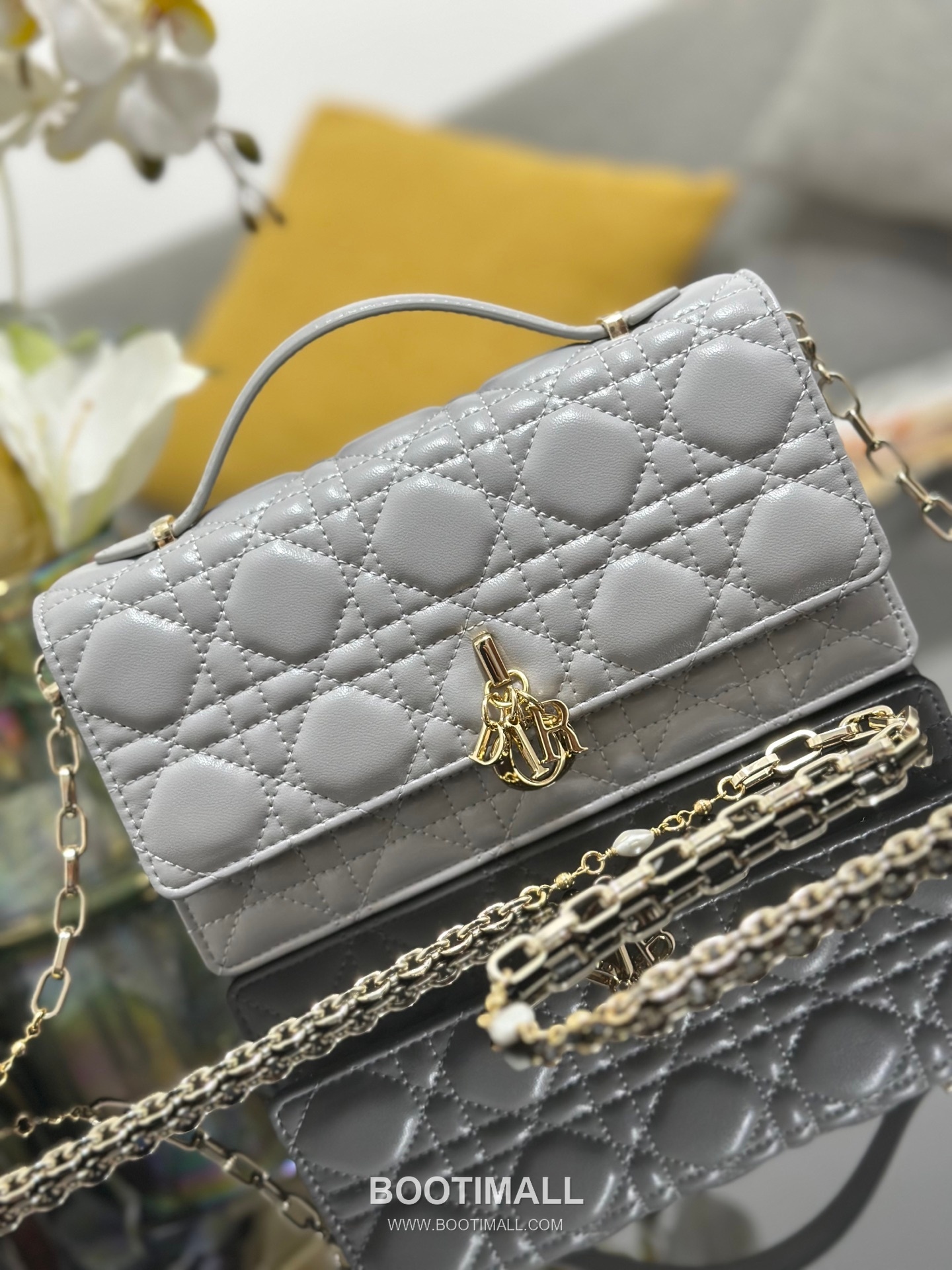 Dior Miss Dior Lambskin Chain Flap Shoulder Bag with Top Handle Charm 디올 미스디올 램스킨 체인 플랩 탑핸들 참 숄더백 블랙 M0997 21cm 5