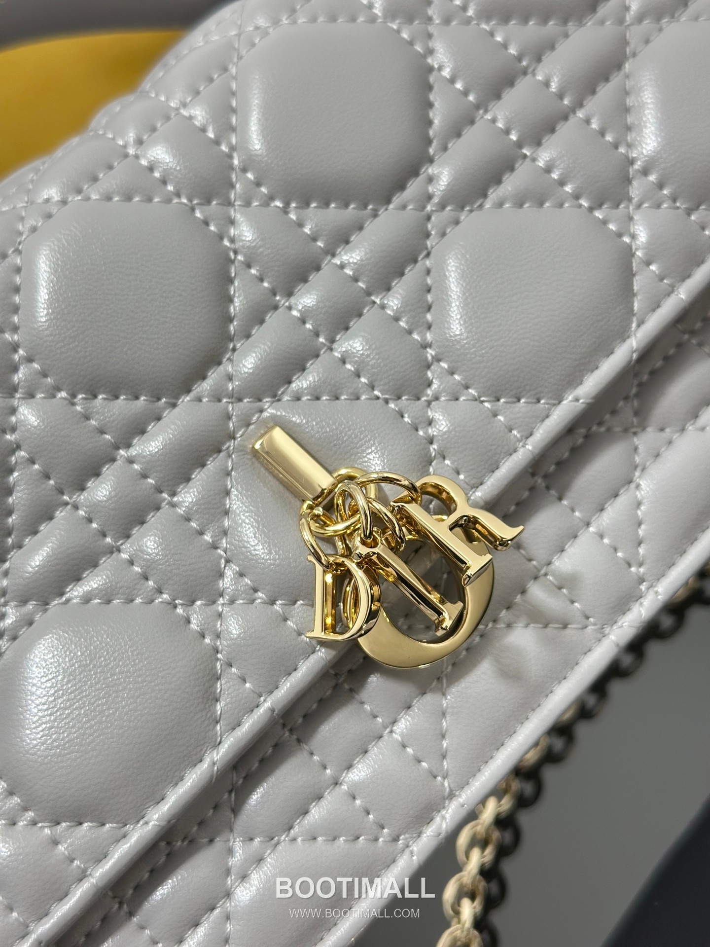 Dior Miss Dior Lambskin Chain Flap Shoulder Bag with Top Handle Charm 디올 미스디올 램스킨 체인 플랩 탑핸들 참 숄더백 블랙 M0997 21cm 6