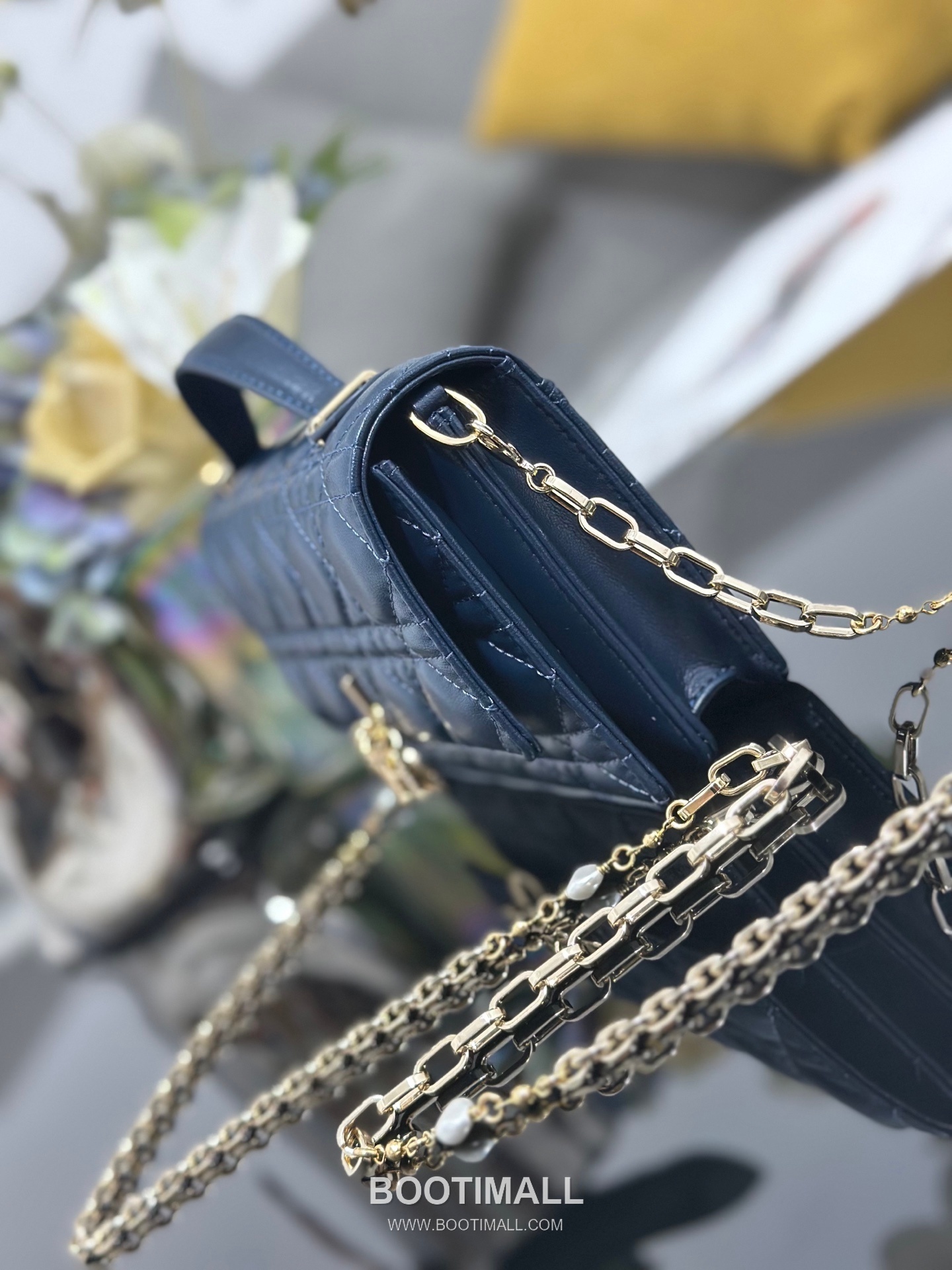 Dior Miss Dior Lambskin Chain Flap Shoulder Bag with Top Handle Charm 디올 미스디올 램스킨 체인 플랩 탑핸들 참 숄더백 블랙 M0997 21cm 3