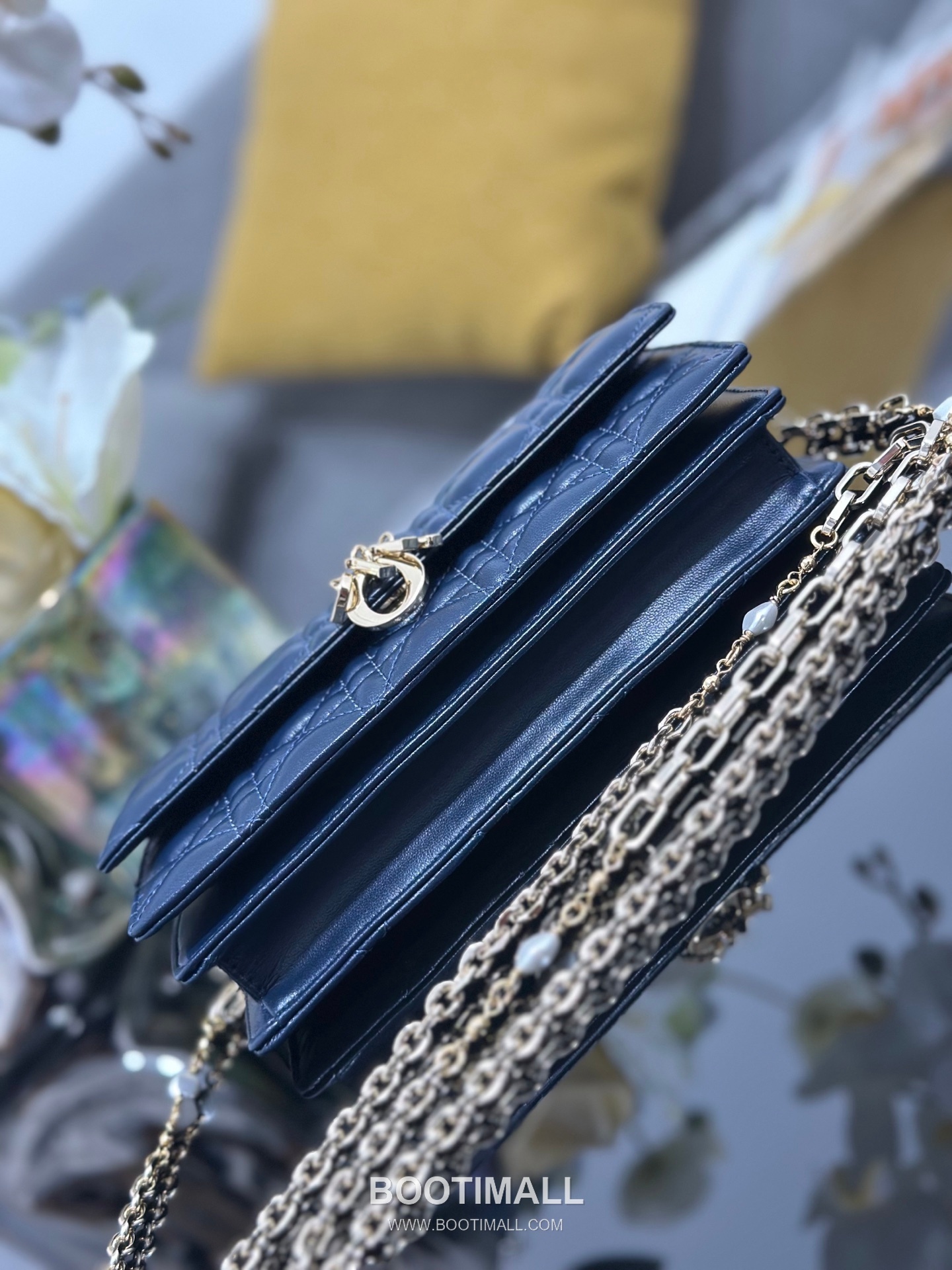 Dior Miss Dior Lambskin Chain Flap Shoulder Bag with Top Handle Charm 디올 미스디올 램스킨 체인 플랩 탑핸들 참 숄더백 블랙 M0997 21cm 4