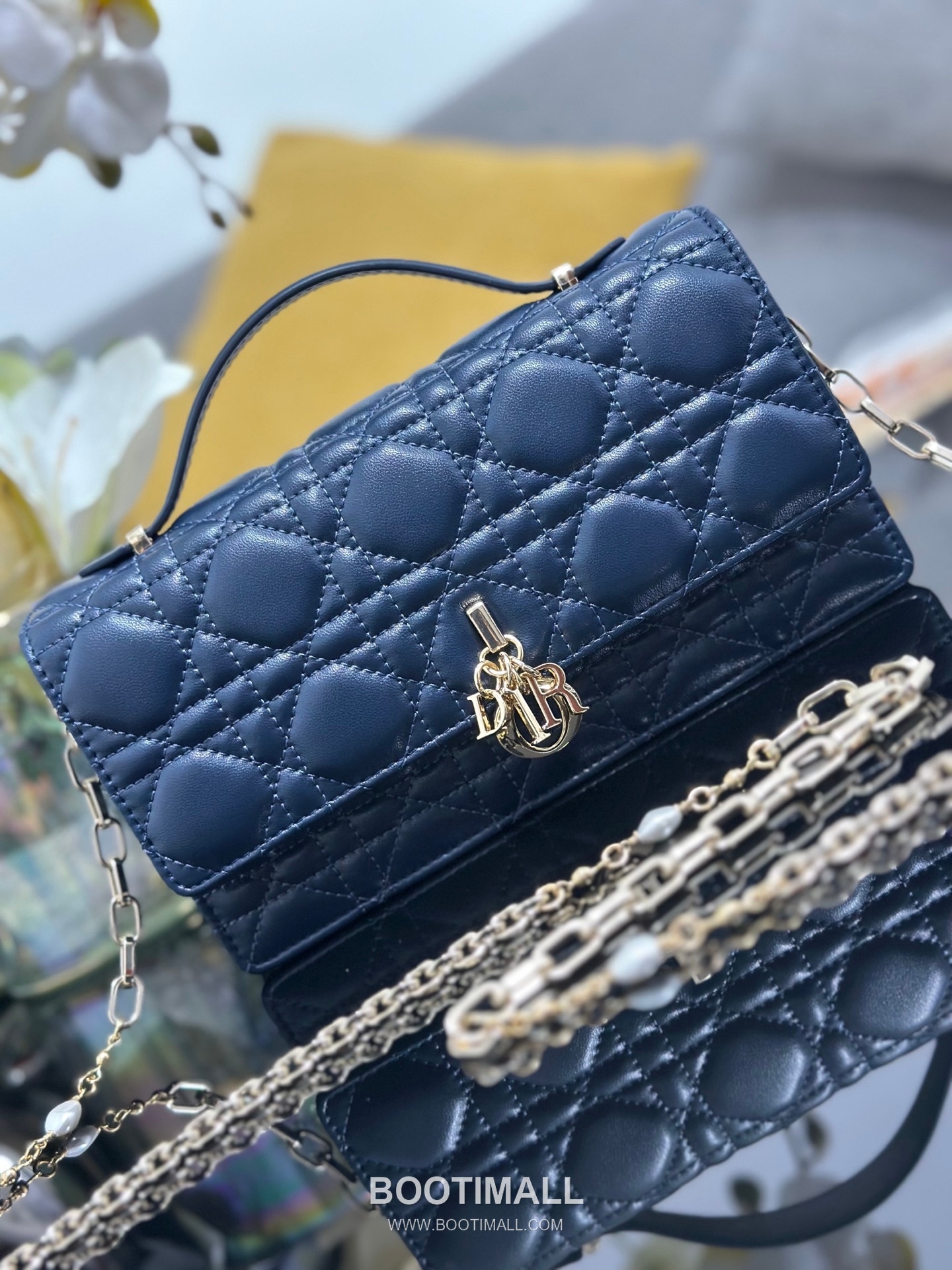 Dior Miss Dior Lambskin Chain Flap Shoulder Bag with Top Handle Charm 디올 미스디올 램스킨 체인 플랩 탑핸들 참 숄더백 블랙 M0997 21cm 5