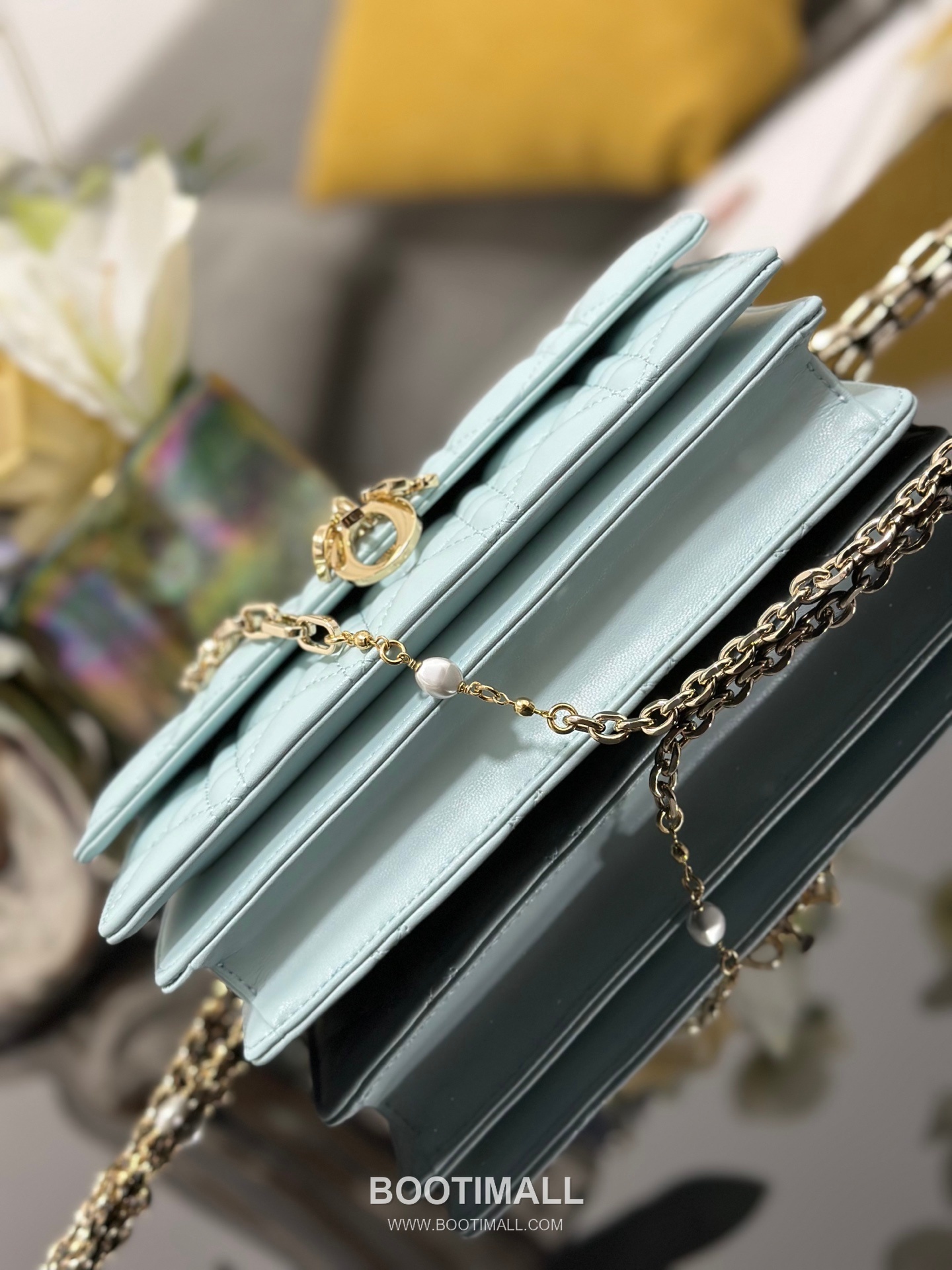 Dior Miss Dior Lambskin Chain Flap Shoulder Bag with Top Handle Charm 디올 미스디올 램스킨 체인 플랩 탑핸들 참 숄더백 블랙 M0997 21cm 4