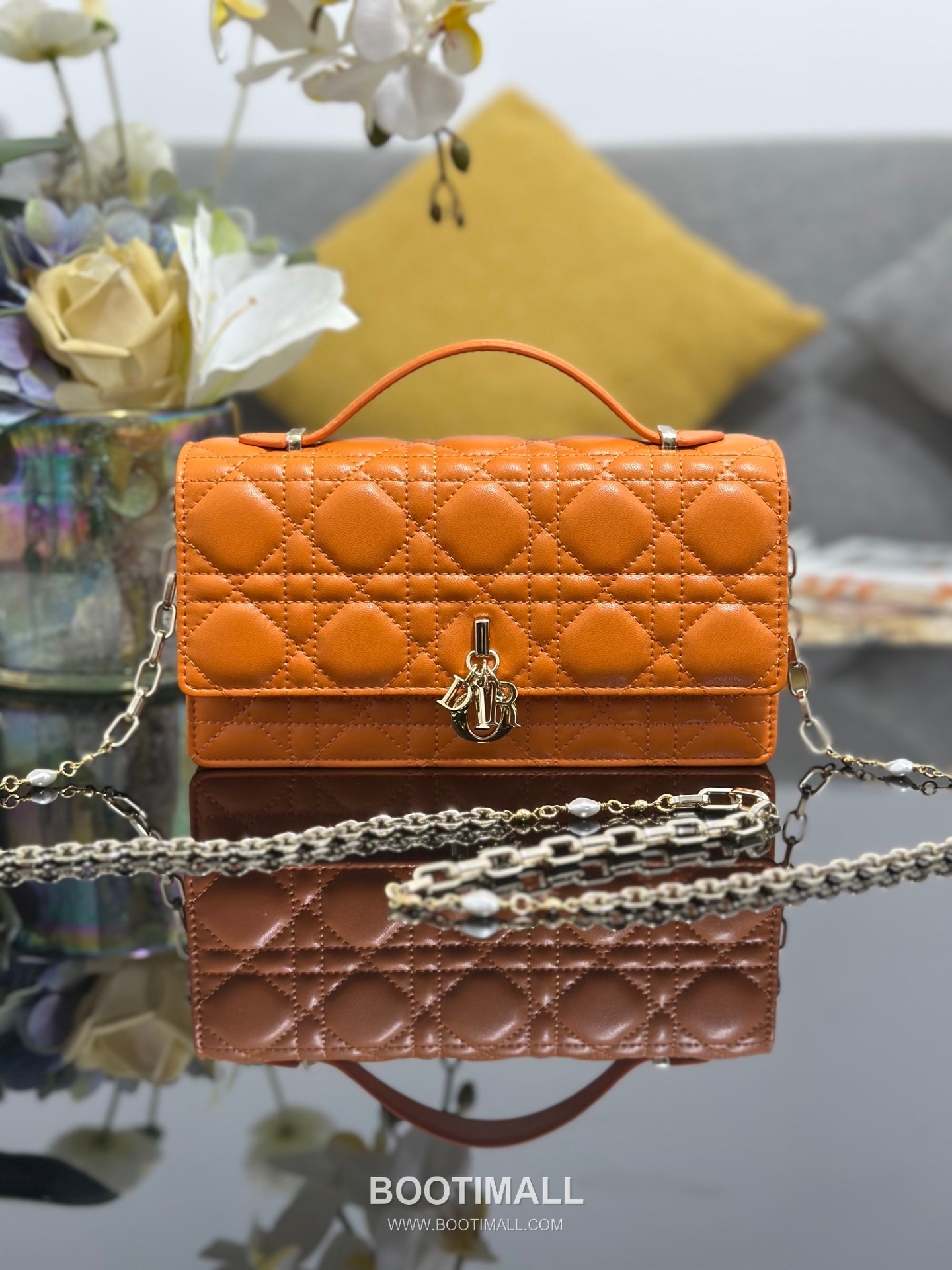 Dior Miss Dior Lambskin Chain Flap Shoulder Bag with Top Handle Charm 디올 미스디올 램스킨 체인 플랩 탑핸들 참 숄더백 블랙 M0997 21cm 1