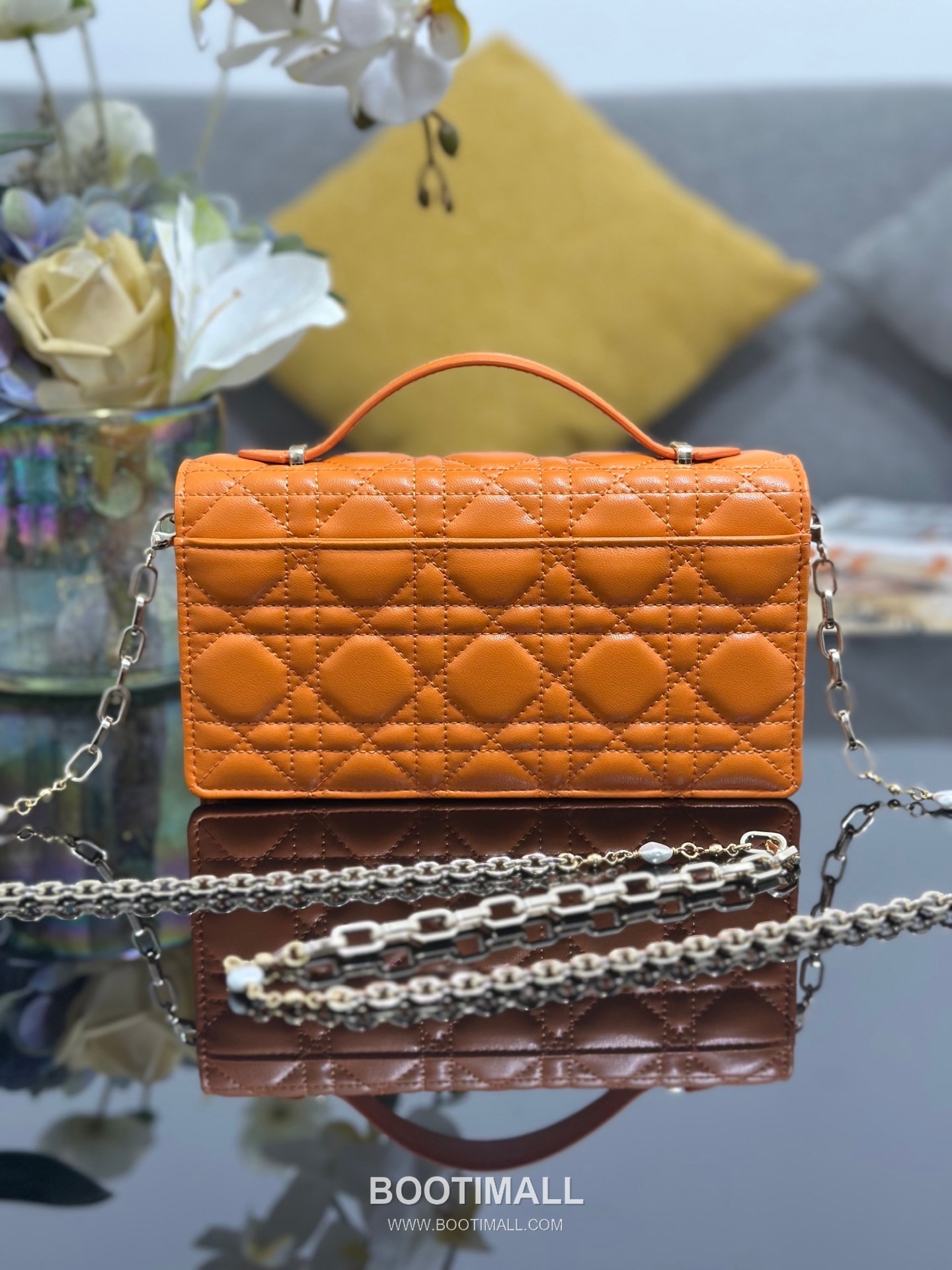 Dior Miss Dior Lambskin Chain Flap Shoulder Bag with Top Handle Charm 디올 미스디올 램스킨 체인 플랩 탑핸들 참 숄더백 블랙 M0997 21cm 2