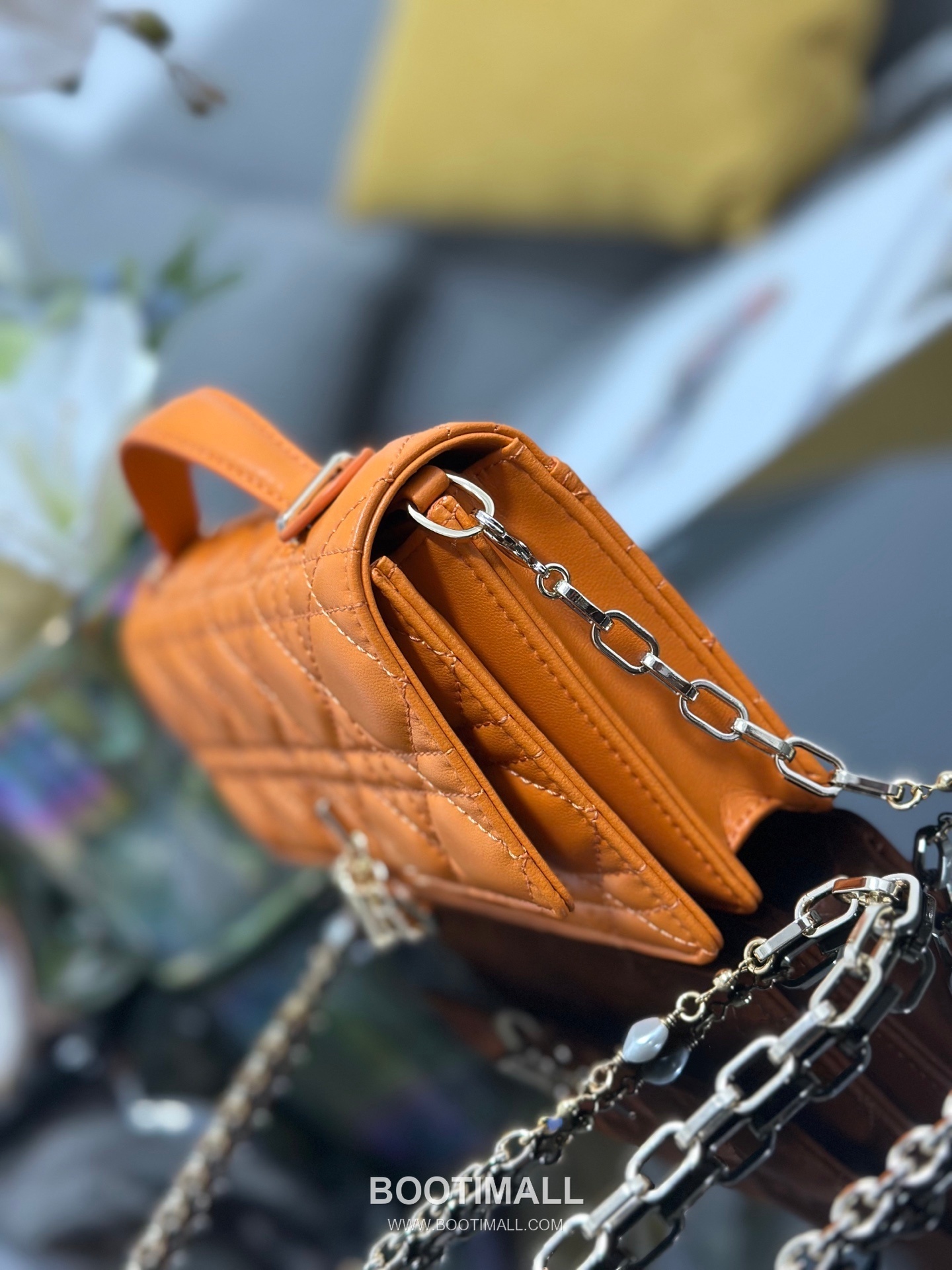 Dior Miss Dior Lambskin Chain Flap Shoulder Bag with Top Handle Charm 디올 미스디올 램스킨 체인 플랩 탑핸들 참 숄더백 블랙 M0997 21cm 3