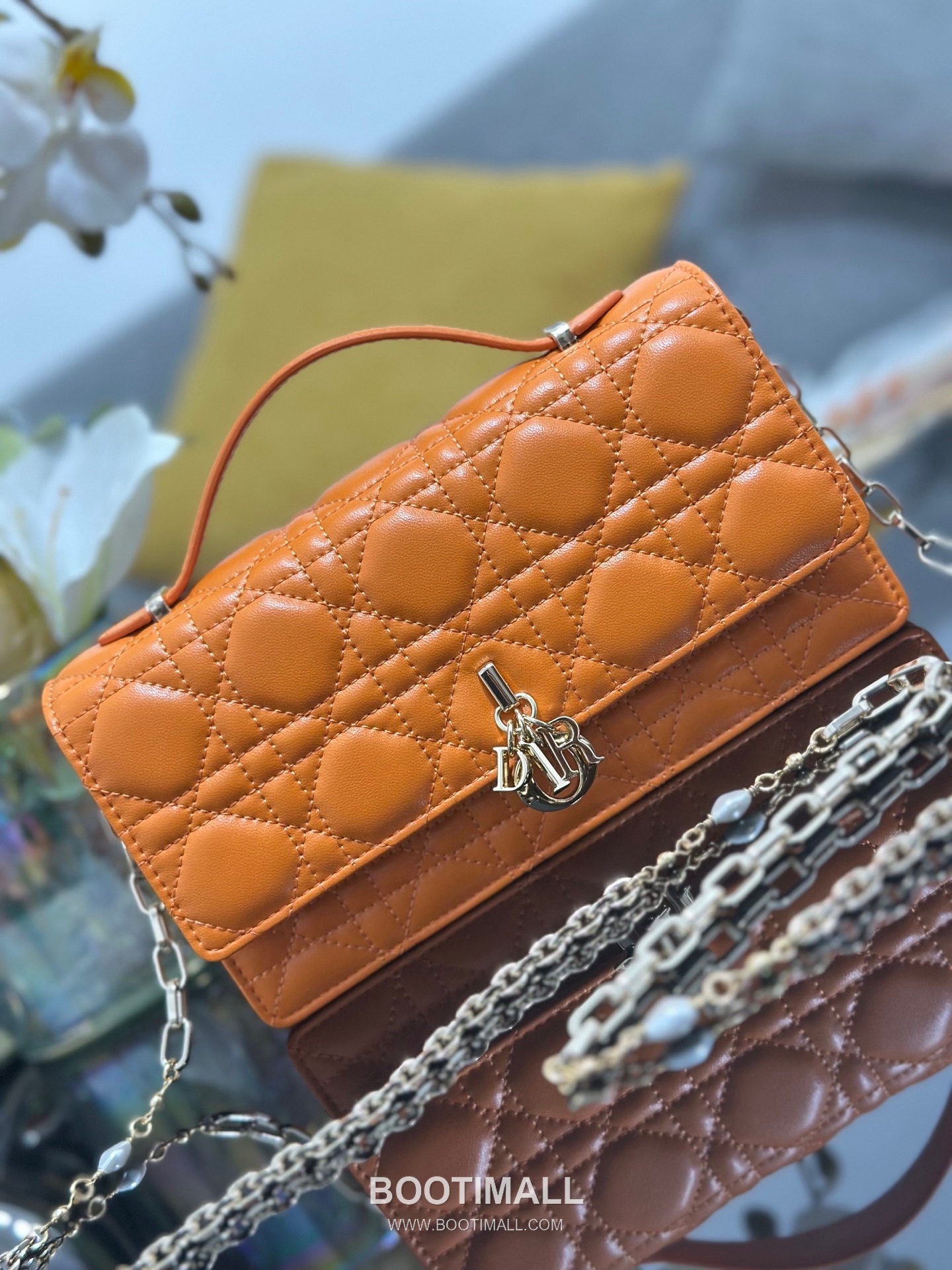 Dior Miss Dior Lambskin Chain Flap Shoulder Bag with Top Handle Charm 디올 미스디올 램스킨 체인 플랩 탑핸들 참 숄더백 블랙 M0997 21cm 5