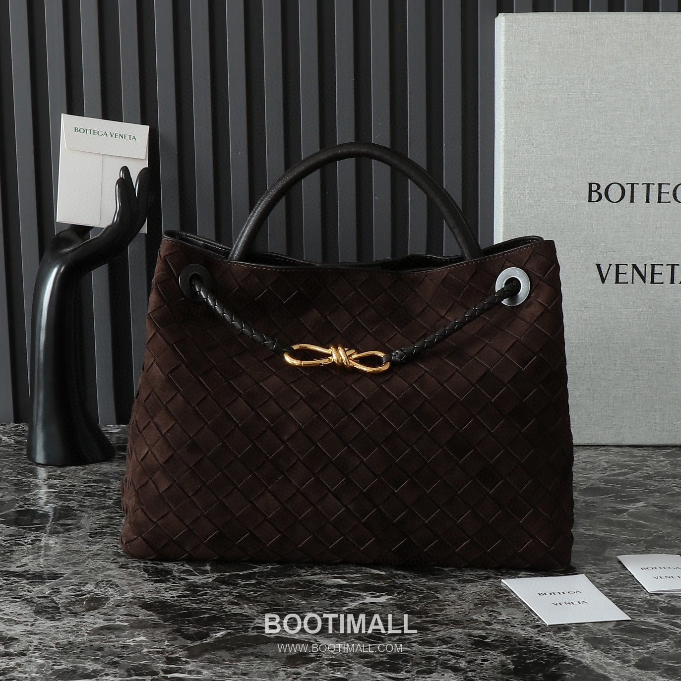 Bottega Veneta Andiamo Lambskin Leather Adjustable Strap Shoulder Bag 보테가베네타 안디아모 램스킨 레더 조절 스트랩 숄더백 32cm 1