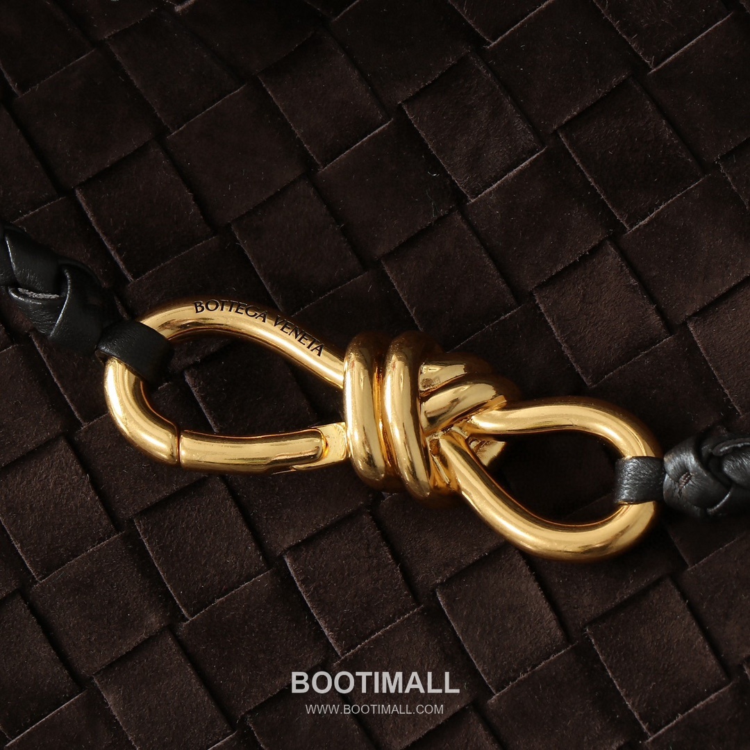 Bottega Veneta Andiamo Lambskin Leather Adjustable Strap Shoulder Bag 보테가베네타 안디아모 램스킨 레더 조절 스트랩 숄더백 32cm 2