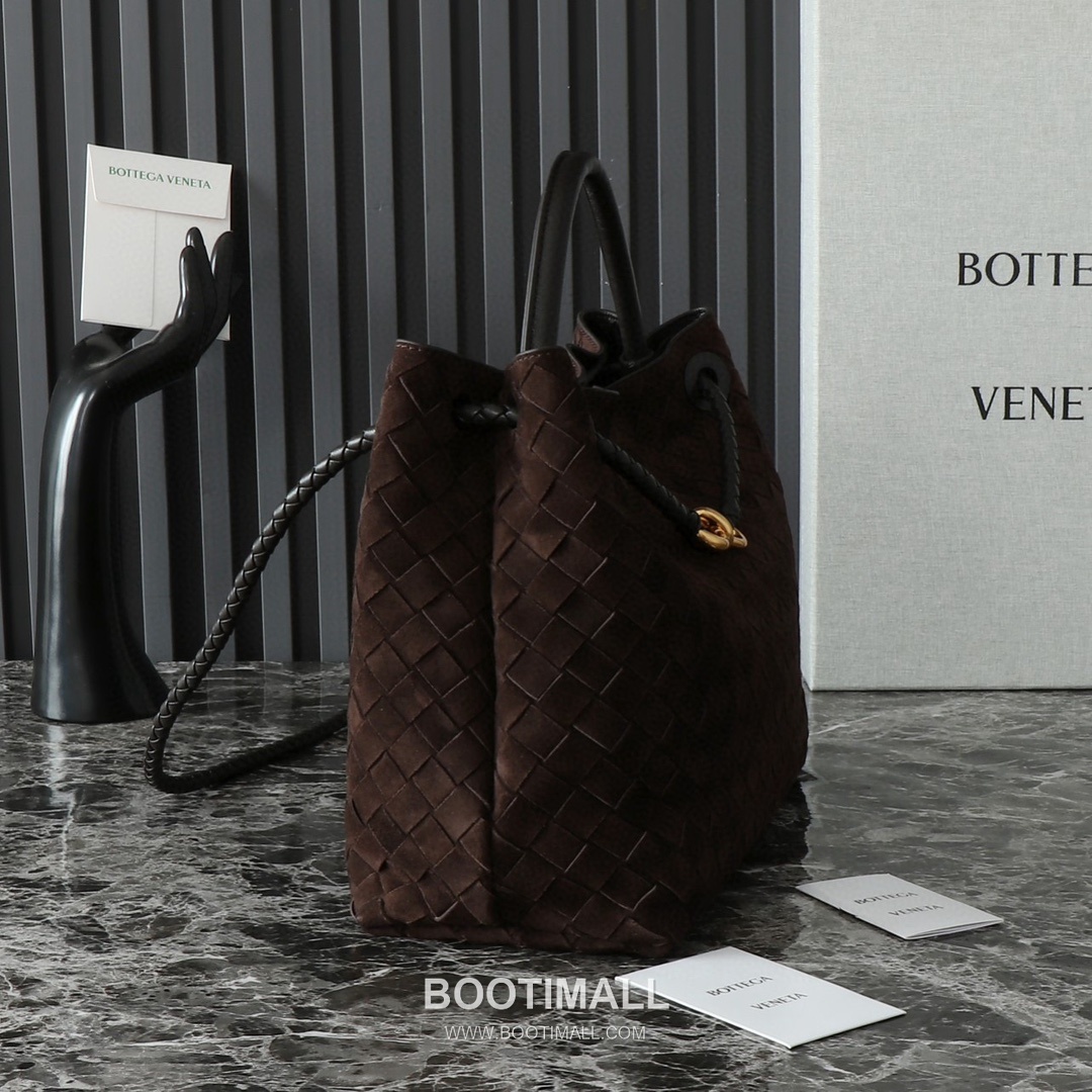 Bottega Veneta Andiamo Lambskin Leather Adjustable Strap Shoulder Bag 보테가베네타 안디아모 램스킨 레더 조절 스트랩 숄더백 32cm 4