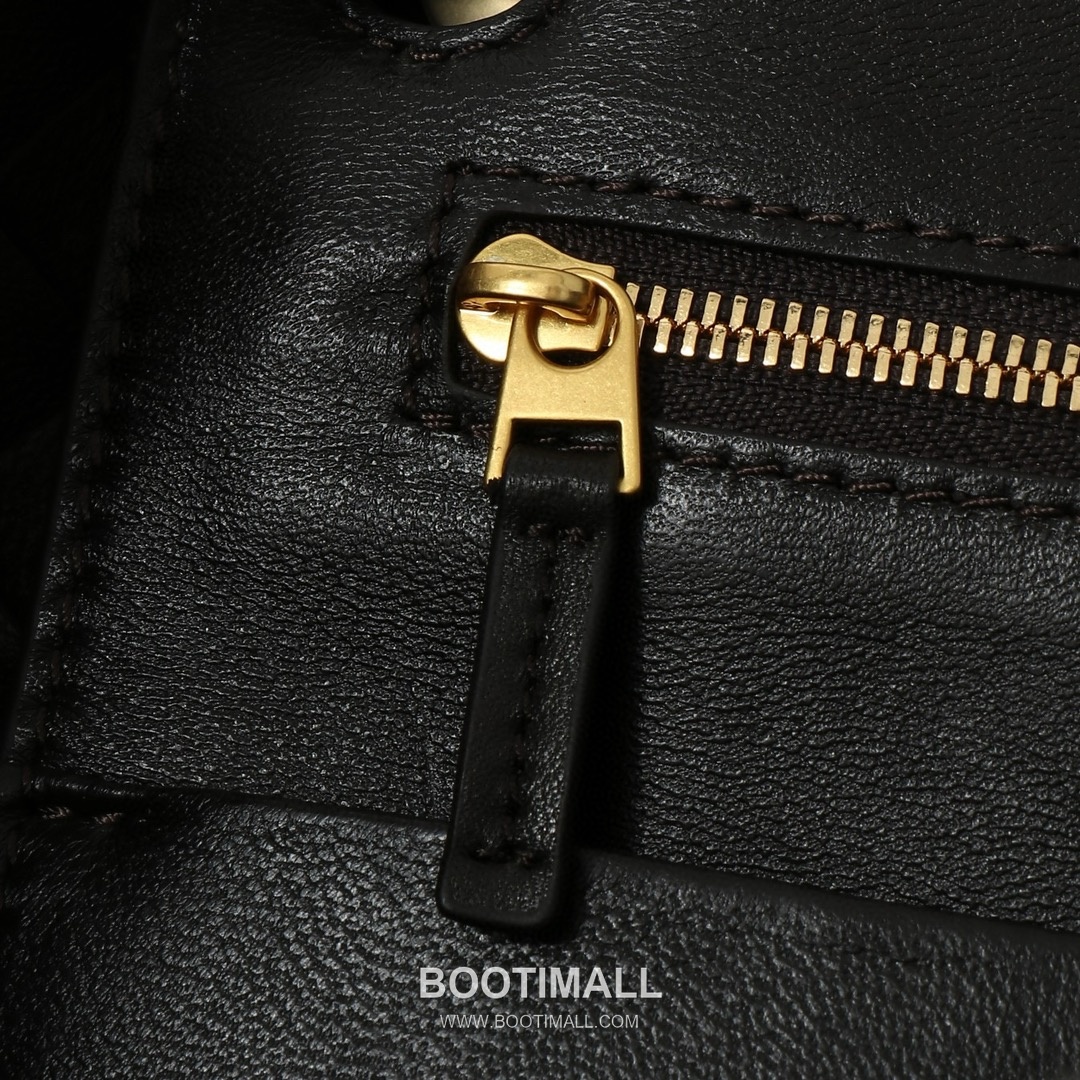 Bottega Veneta Andiamo Lambskin Leather Adjustable Strap Shoulder Bag 보테가베네타 안디아모 램스킨 레더 조절 스트랩 숄더백 32cm 8