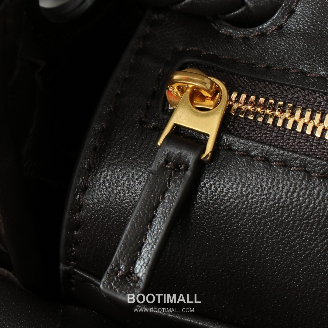 Bottega Veneta Andiamo Lambskin Leather Bow Knot Hardware Top Handle Shoulder Bag 보테가베네타 안디아모 램스킨 레더 보우 매듭 하드웨어 탑핸들 숄더백 25cm 7