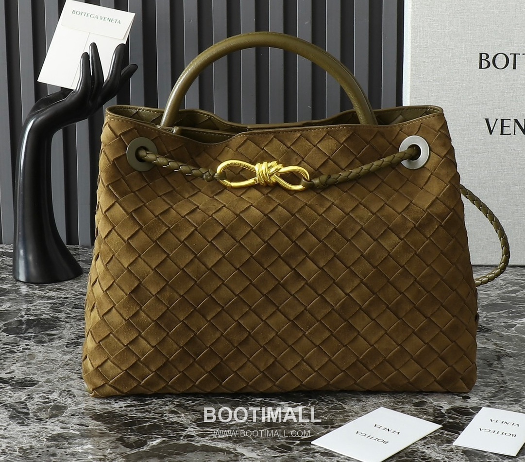 Bottega Veneta Andiamo Lambskin Leather Adjustable Strap Shoulder Bag 보테가베네타 안디아모 램스킨 레더 조절 스트랩 숄더백 32cm 1