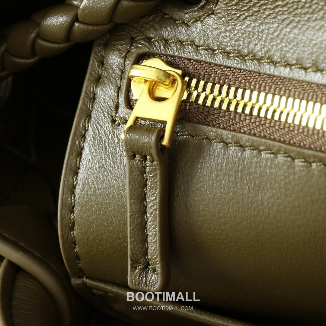 Bottega Veneta Andiamo Lambskin Leather Bow Knot Hardware Top Handle Shoulder Bag 보테가베네타 안디아모 램스킨 레더 보우 매듭 하드웨어 탑핸들 숄더백 25cm 7