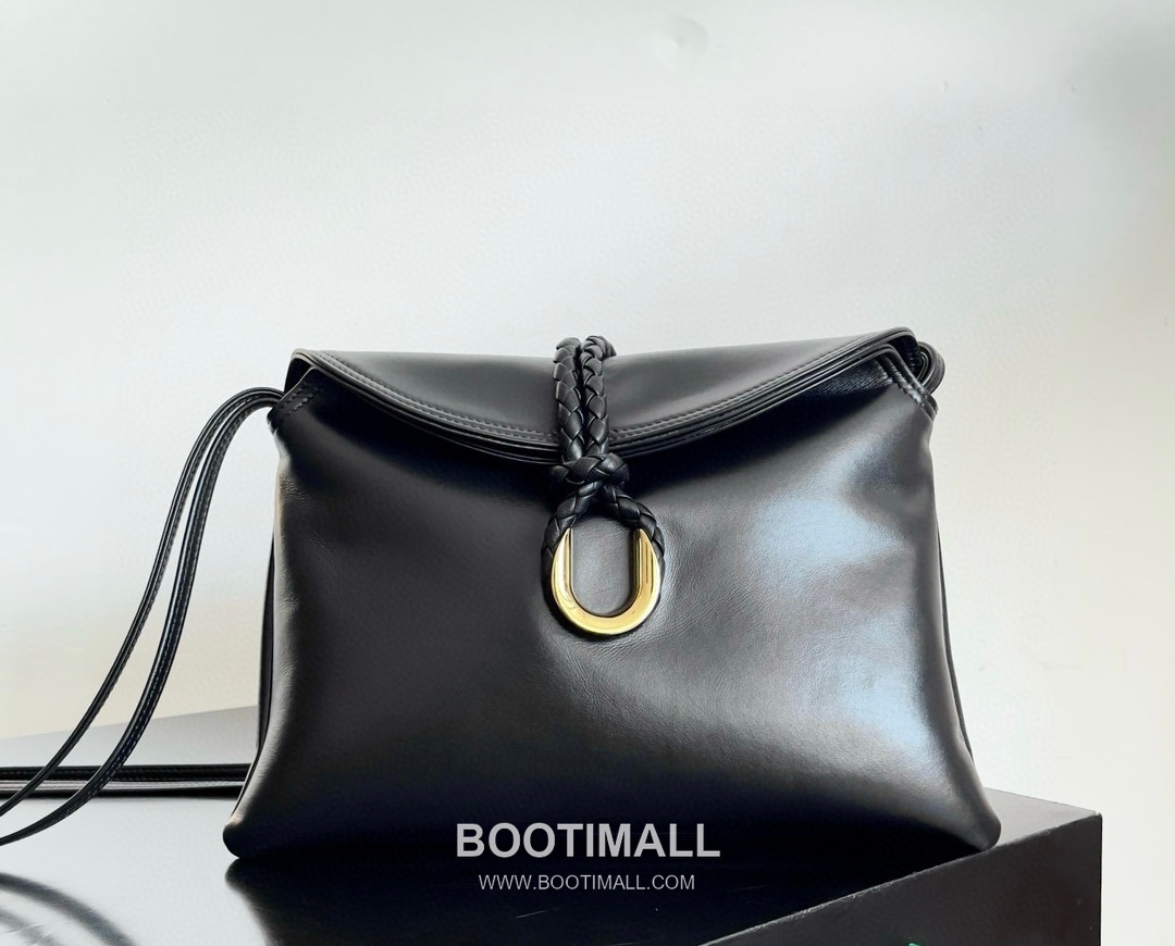 Bottega Veneta Liberta Smooth Calfskin Leather Logo Shoulder Bag 보테가베네타 리베르타 스무스 카프스킨 레더 로고 숄더백 30cm 1