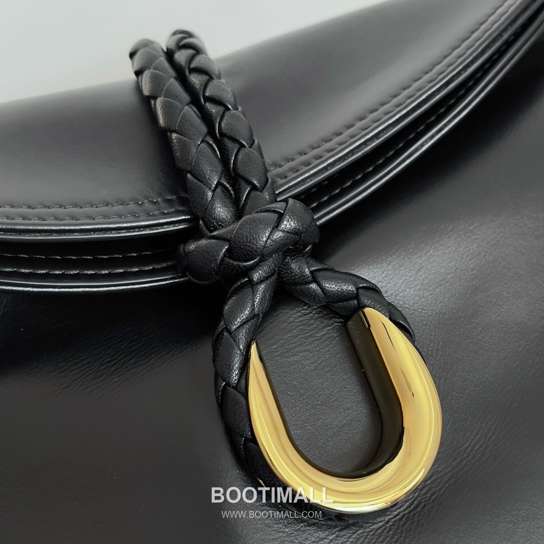 Bottega Veneta Liberta Smooth Calfskin Leather Logo Shoulder Bag 보테가베네타 리베르타 스무스 카프스킨 레더 로고 숄더백 30cm 5