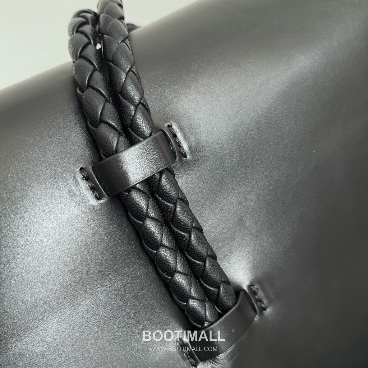 Bottega Veneta Liberta Smooth Calfskin Leather Logo Shoulder Bag 보테가베네타 리베르타 스무스 카프스킨 레더 로고 숄더백 30cm 6