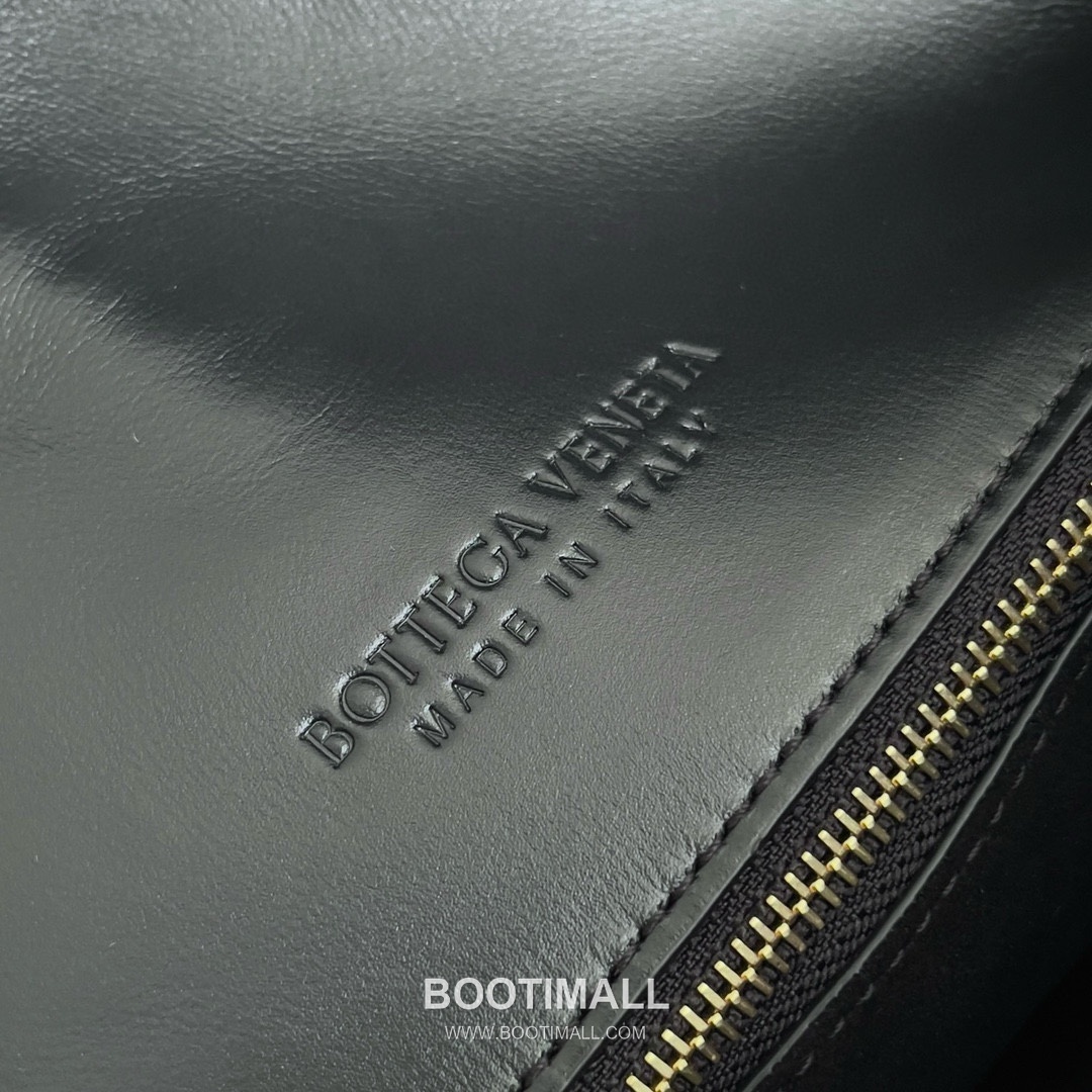 Bottega Veneta Liberta Smooth Calfskin Leather Logo Shoulder Bag 보테가베네타 리베르타 스무스 카프스킨 레더 로고 숄더백 30cm 7