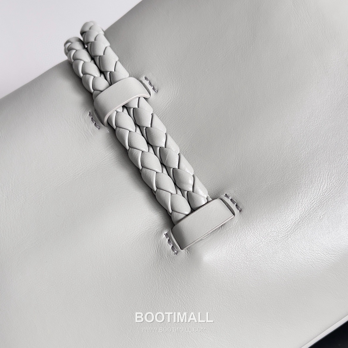 Bottega Veneta Liberta Smooth Calfskin Leather Logo Shoulder Bag 보테가베네타 리베르타 스무스 카프스킨 레더 로고 숄더백 30cm 5