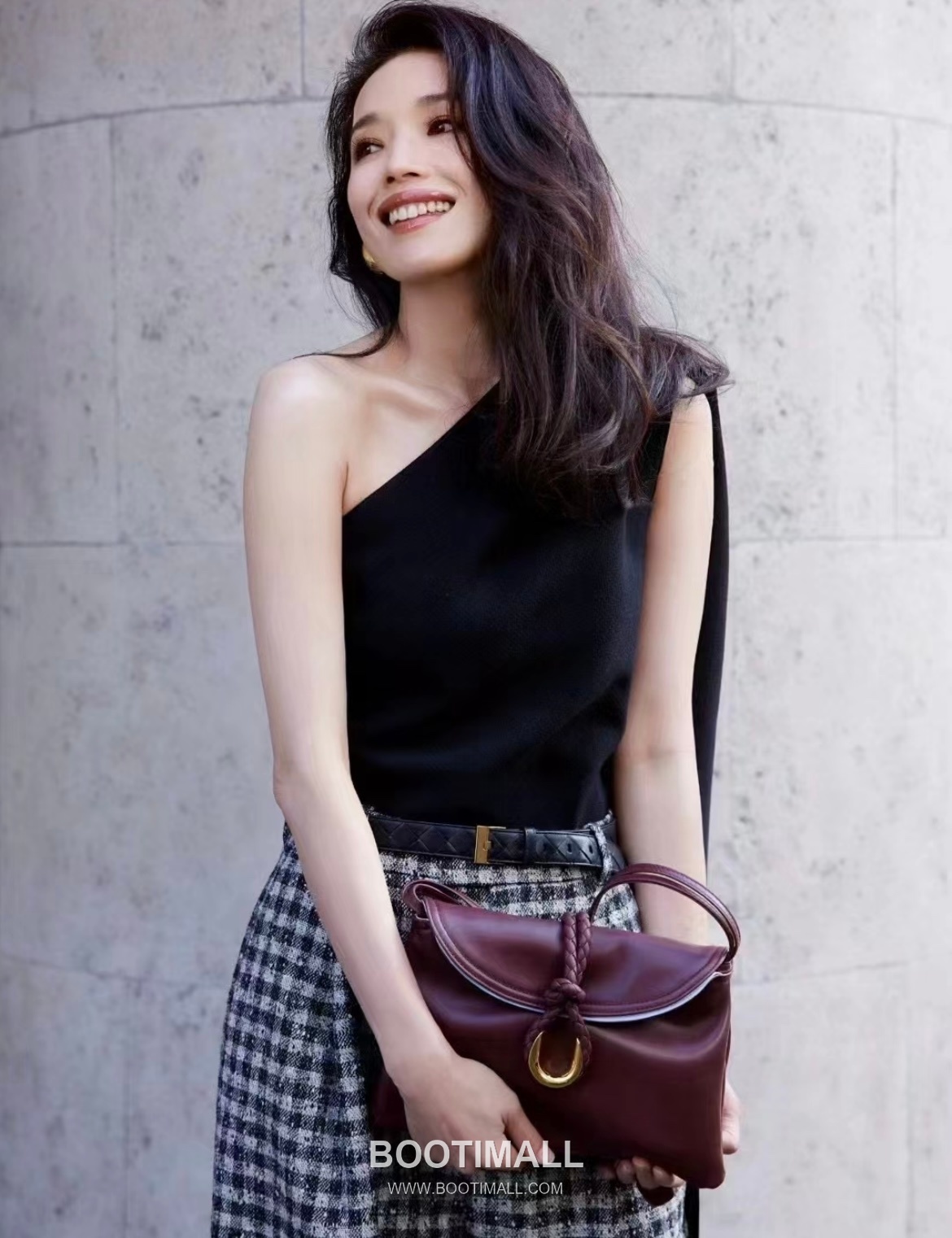 Bottega Veneta Liberta Smooth Calfskin Leather Logo Shoulder Bag 보테가베네타 리베르타 스무스 카프스킨 레더 로고 숄더백 30cm 4