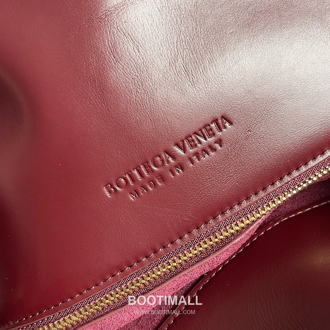 Bottega Veneta Liberta Smooth Calfskin Leather Logo Shoulder Bag 보테가베네타 리베르타 스무스 카프스킨 레더 로고 숄더백 30cm 16