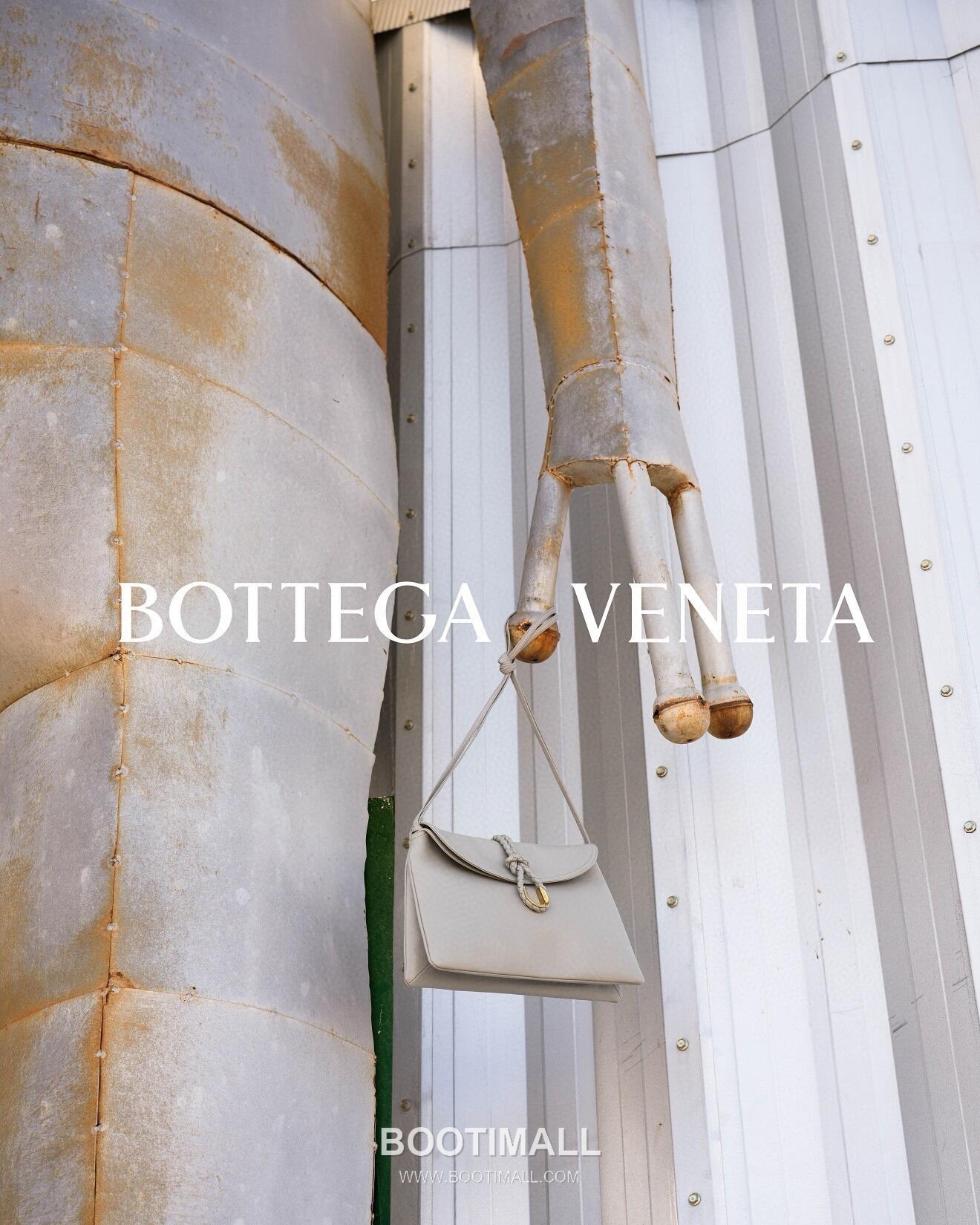 Bottega Veneta Liberta Smooth Calfskin Leather Logo Shoulder Bag 보테가베네타 리베르타 스무스 카프스킨 레더 로고 숄더백 30cm 7