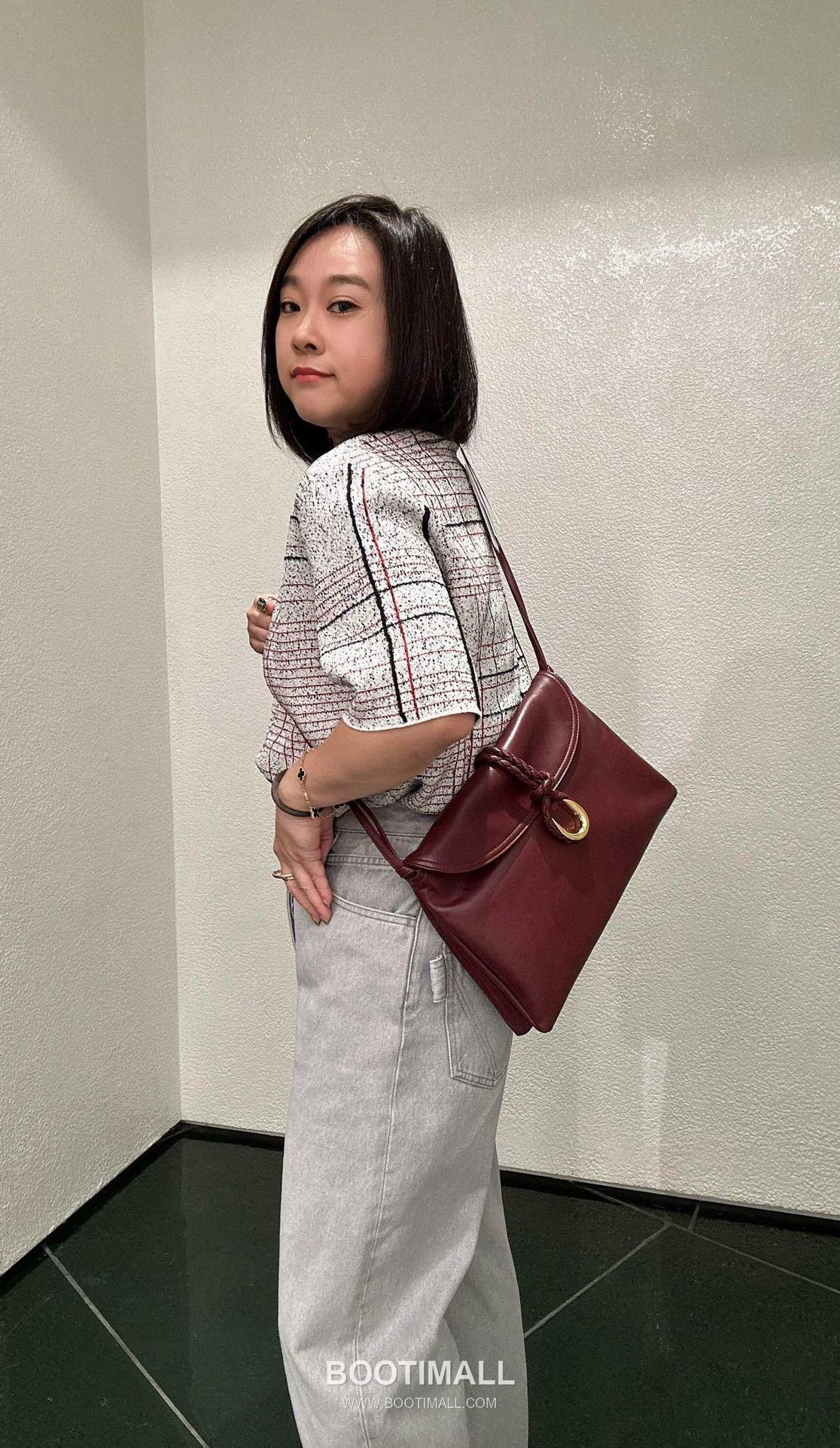 Bottega Veneta Liberta Smooth Calfskin Leather Logo Shoulder Bag 보테가베네타 리베르타 스무스 카프스킨 레더 로고 숄더백 30cm 9