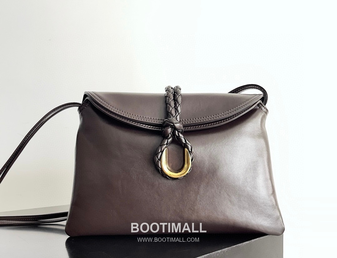 Bottega Veneta Liberta Smooth Calfskin Leather Logo Shoulder Bag 보테가베네타 리베르타 스무스 카프스킨 레더 로고 숄더백 30cm 10